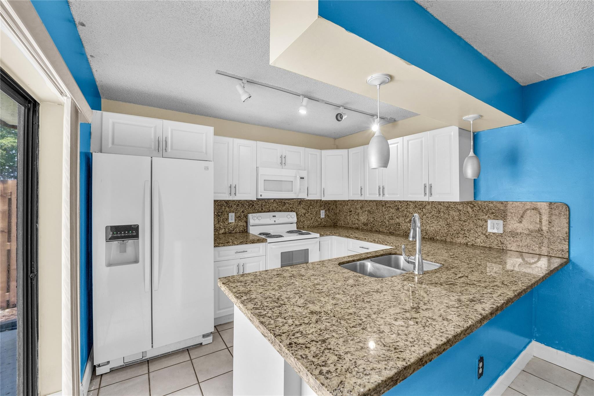 8466 S Coral Circle