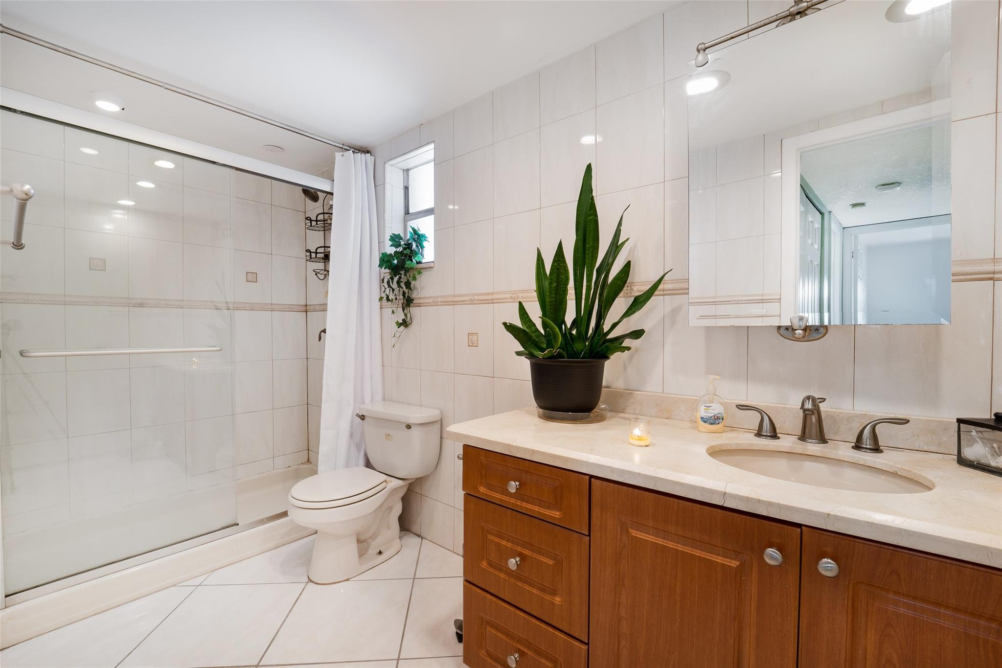 9359 Fontainebleau Boulevard F208