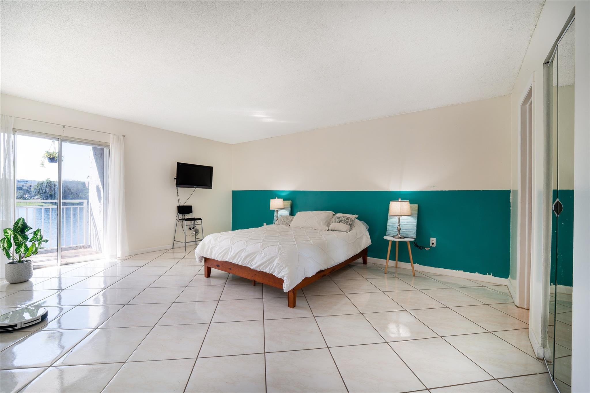 9359 Fontainebleau Boulevard F208