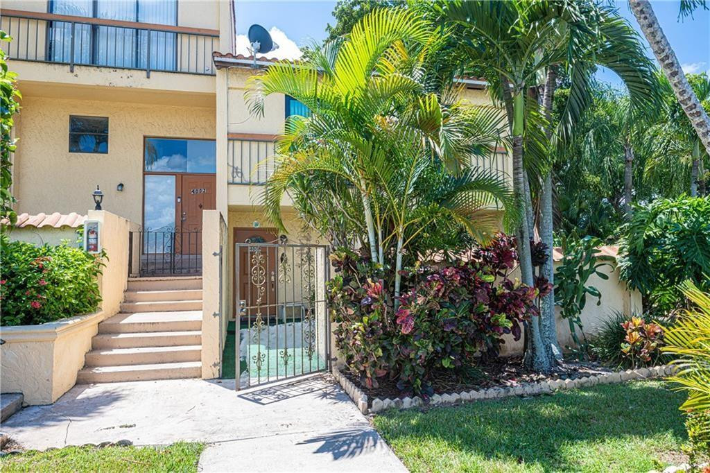 4000 Del Rio Way