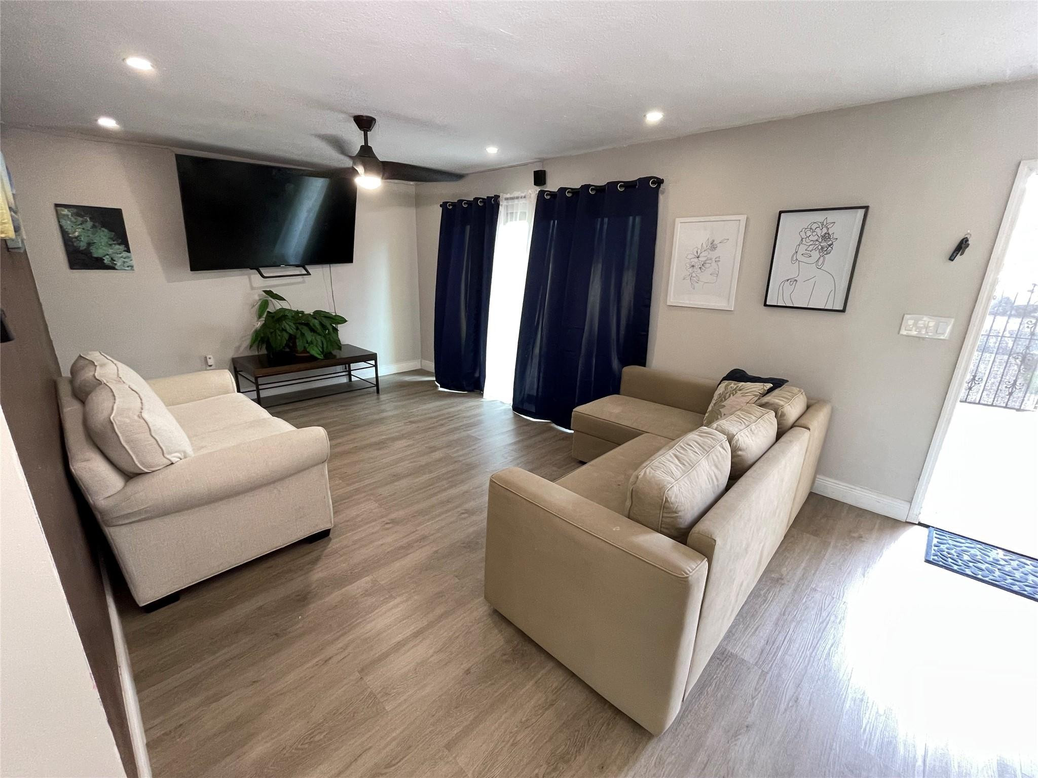 4000 Del Rio Way