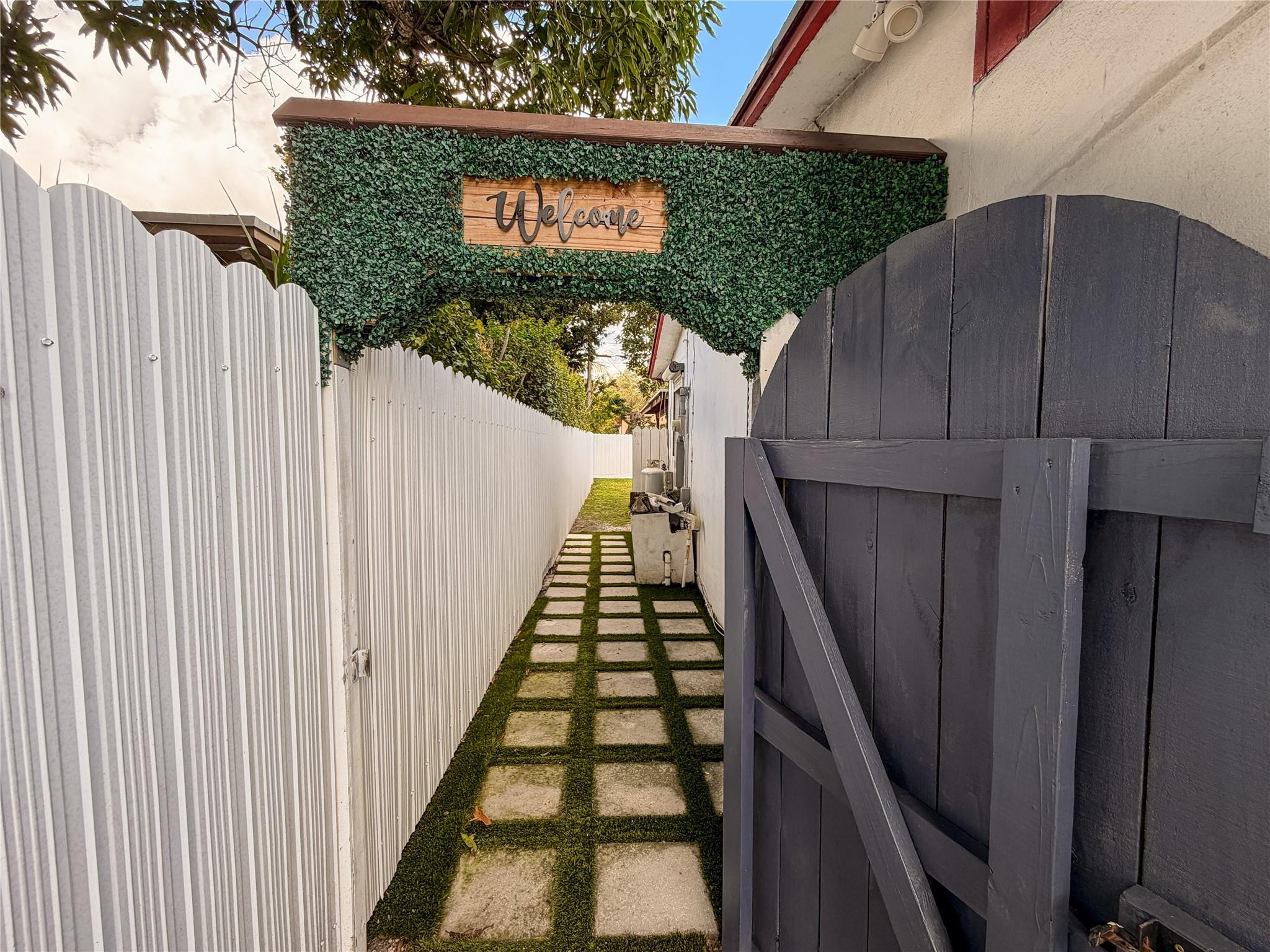 511 NE 161st Street