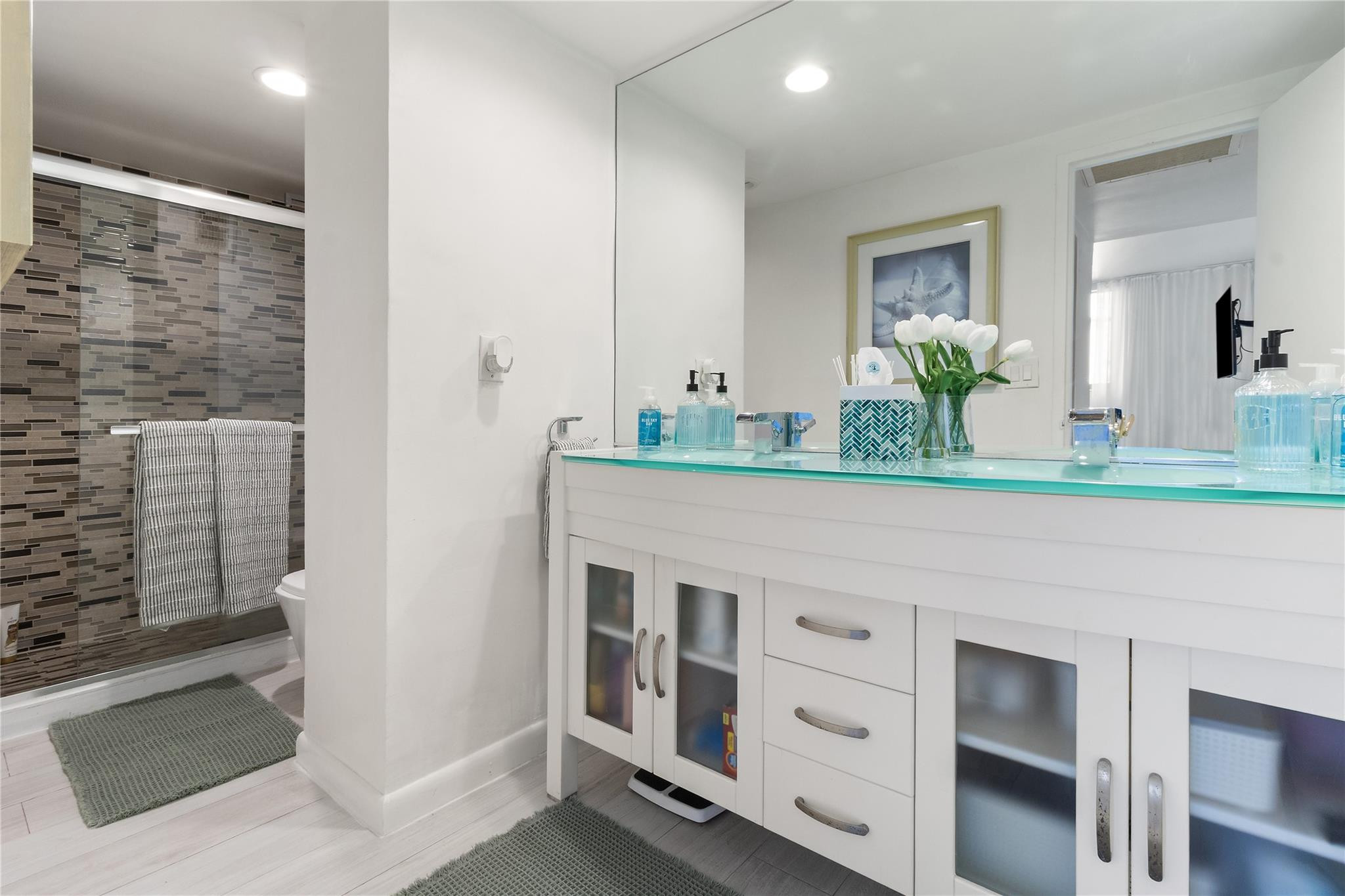 4001 S Ocean Drive 14g