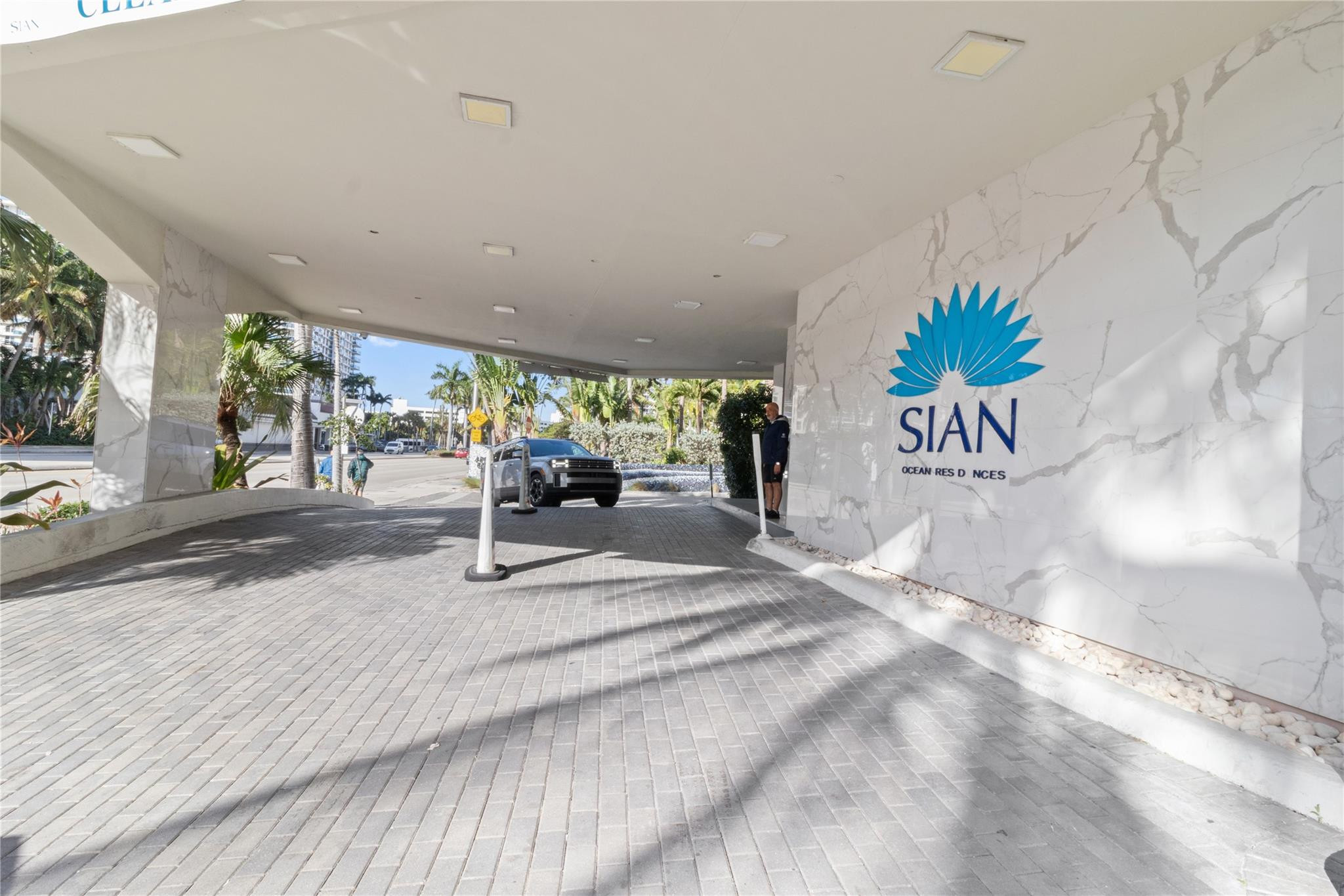 4001 S Ocean Drive 14g