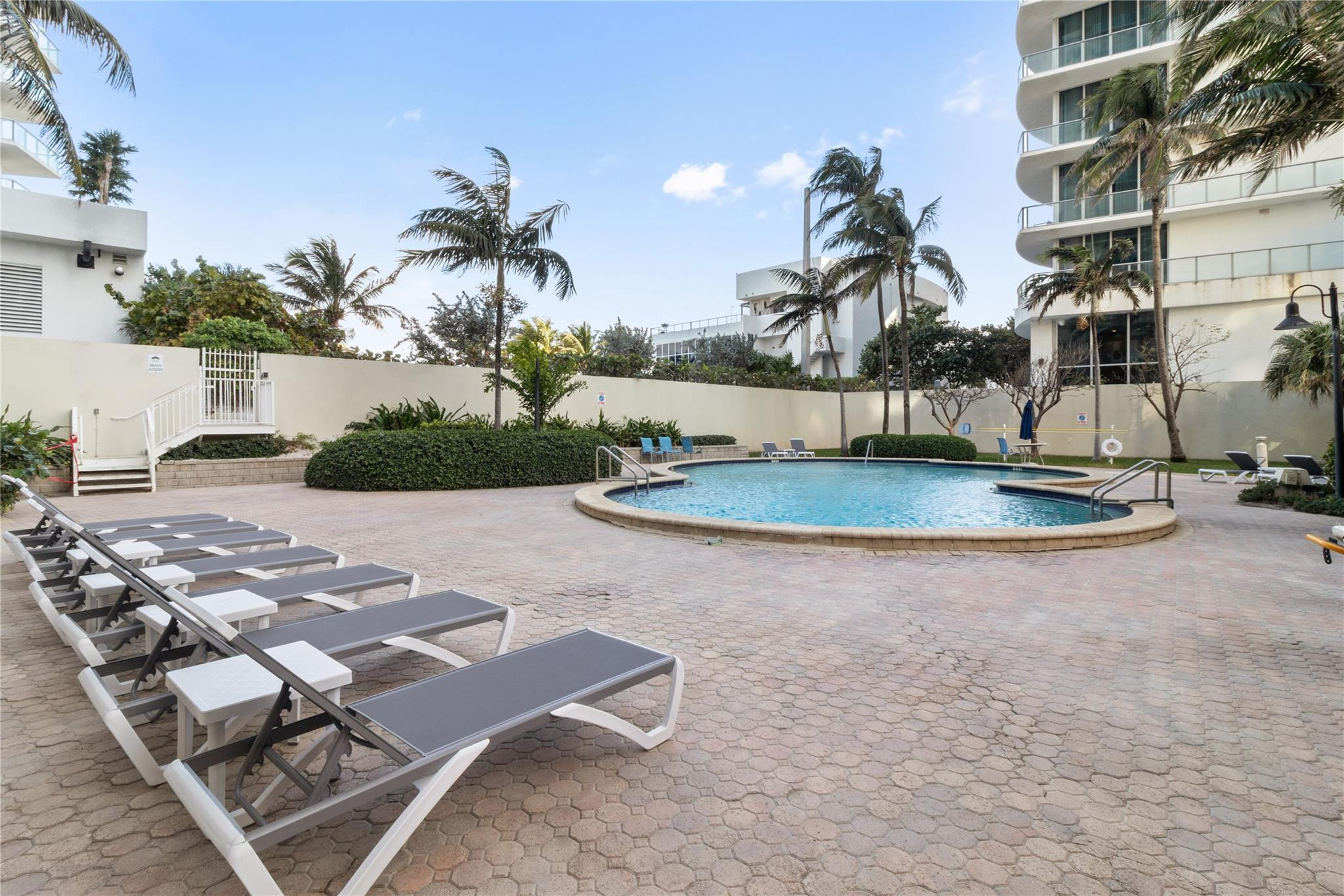4001 S Ocean Drive 14g