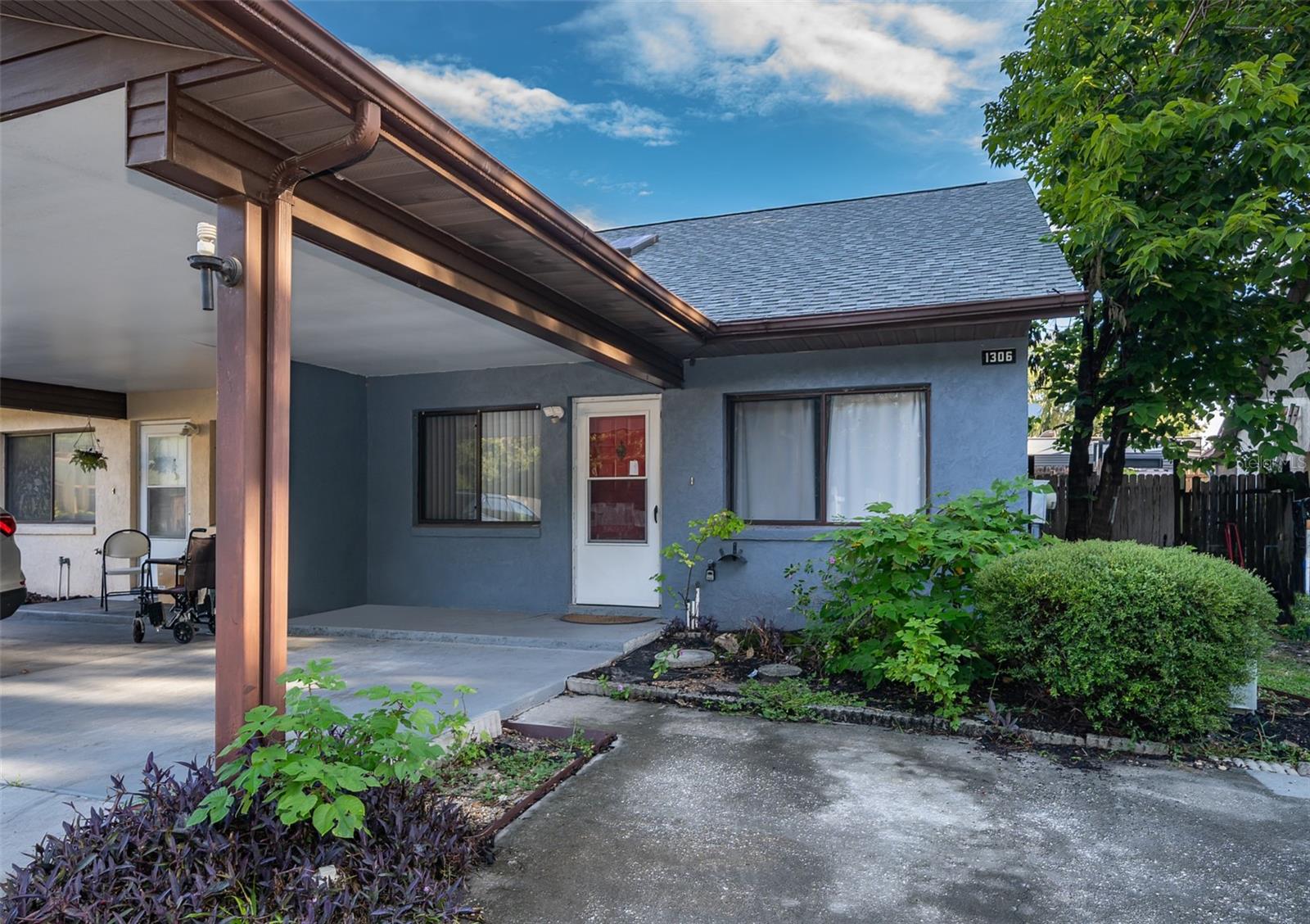 1306 VINE ST