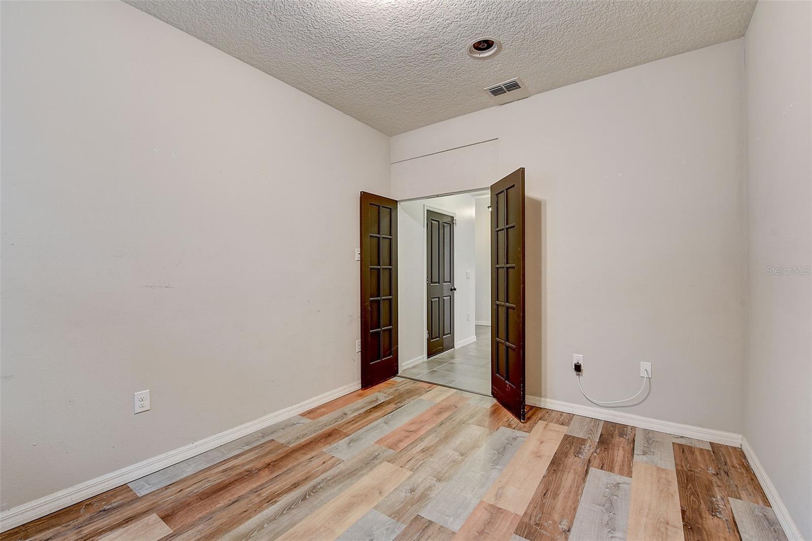 8013 BOWERY DR