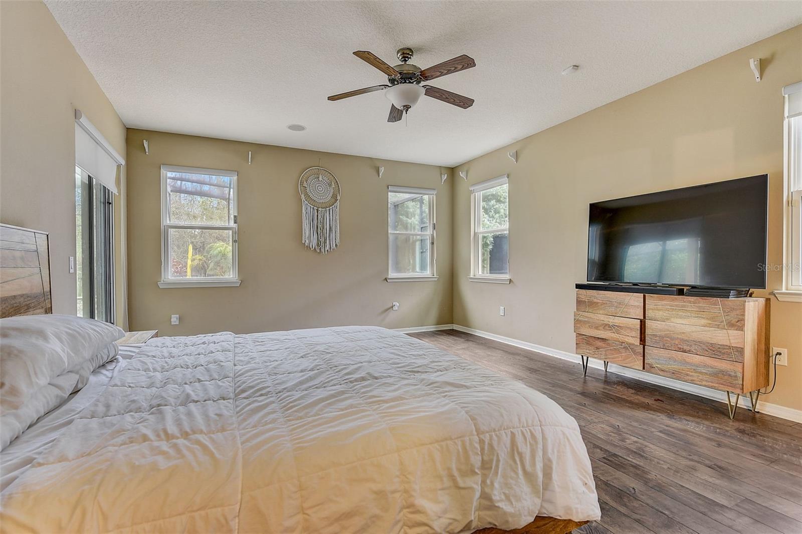 8013 BOWERY DR