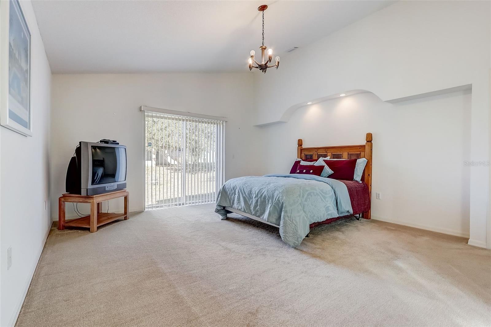 658 SIERRA CIR