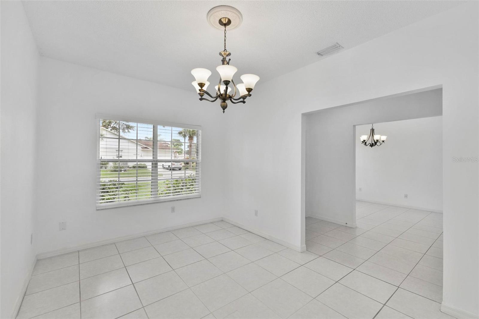 3427 COUNTRY MANOR DR