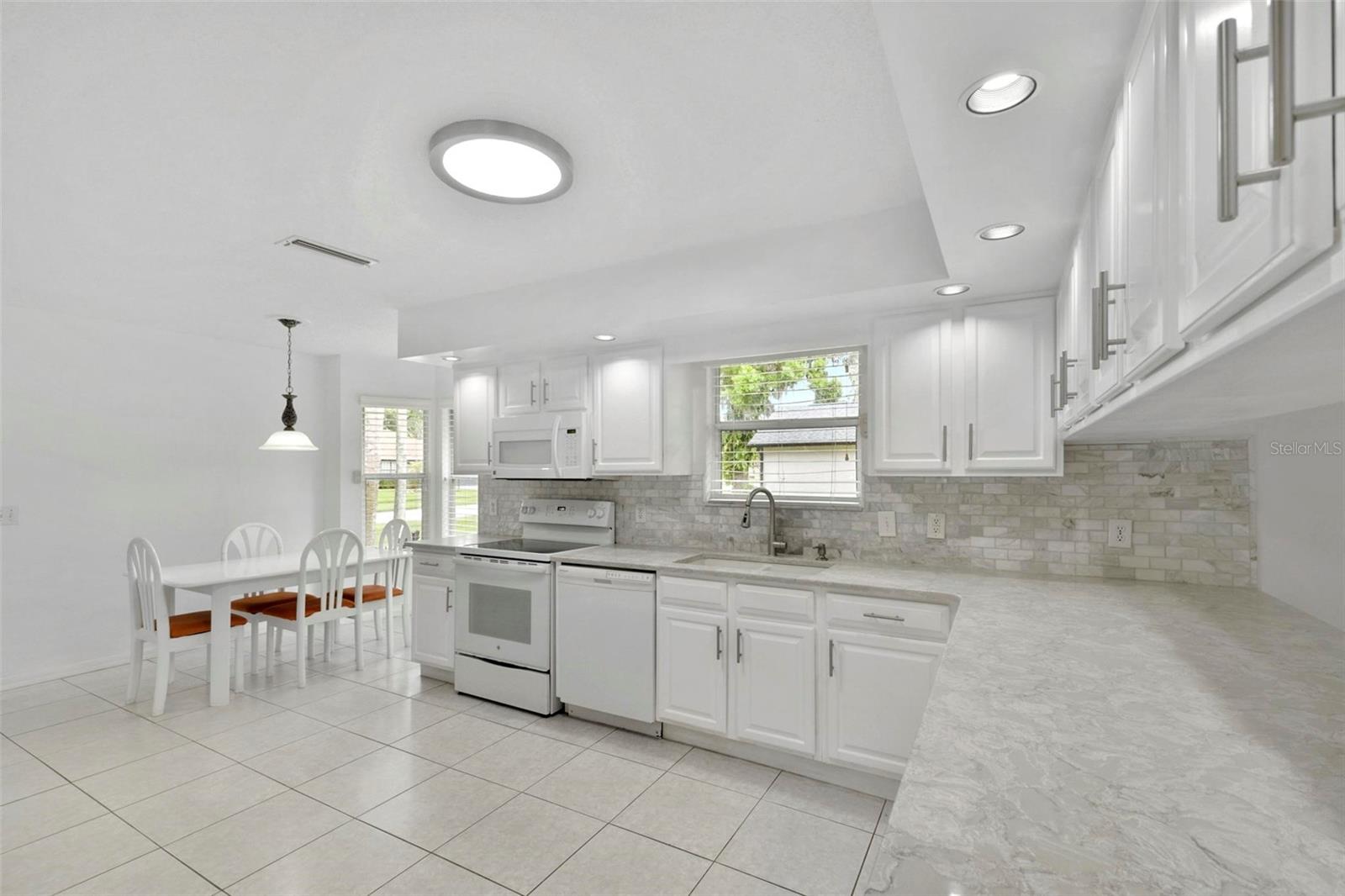 3427 COUNTRY MANOR DR