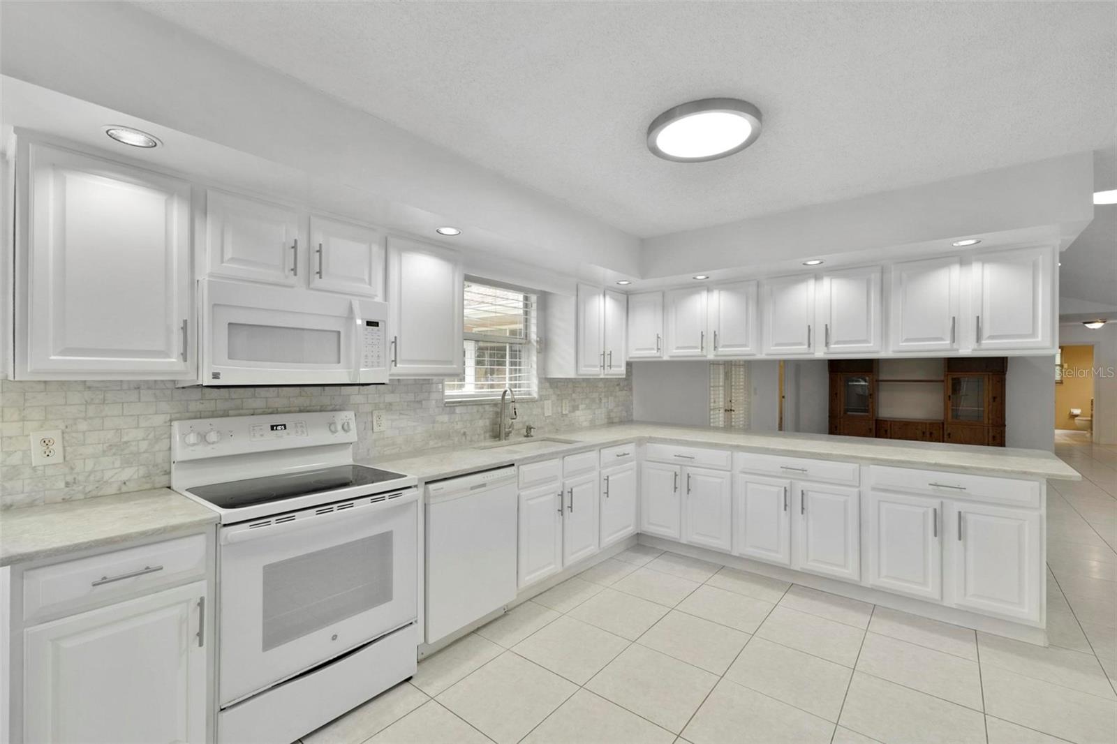 3427 COUNTRY MANOR DR