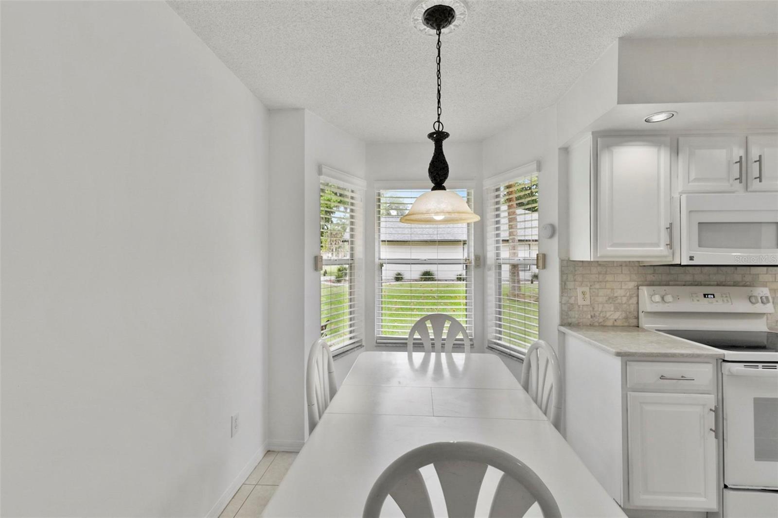 3427 COUNTRY MANOR DR