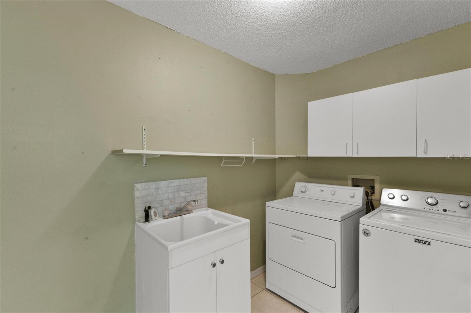 3427 COUNTRY MANOR DR