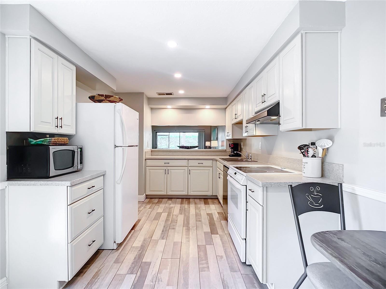 603 WOODRIDGE DR