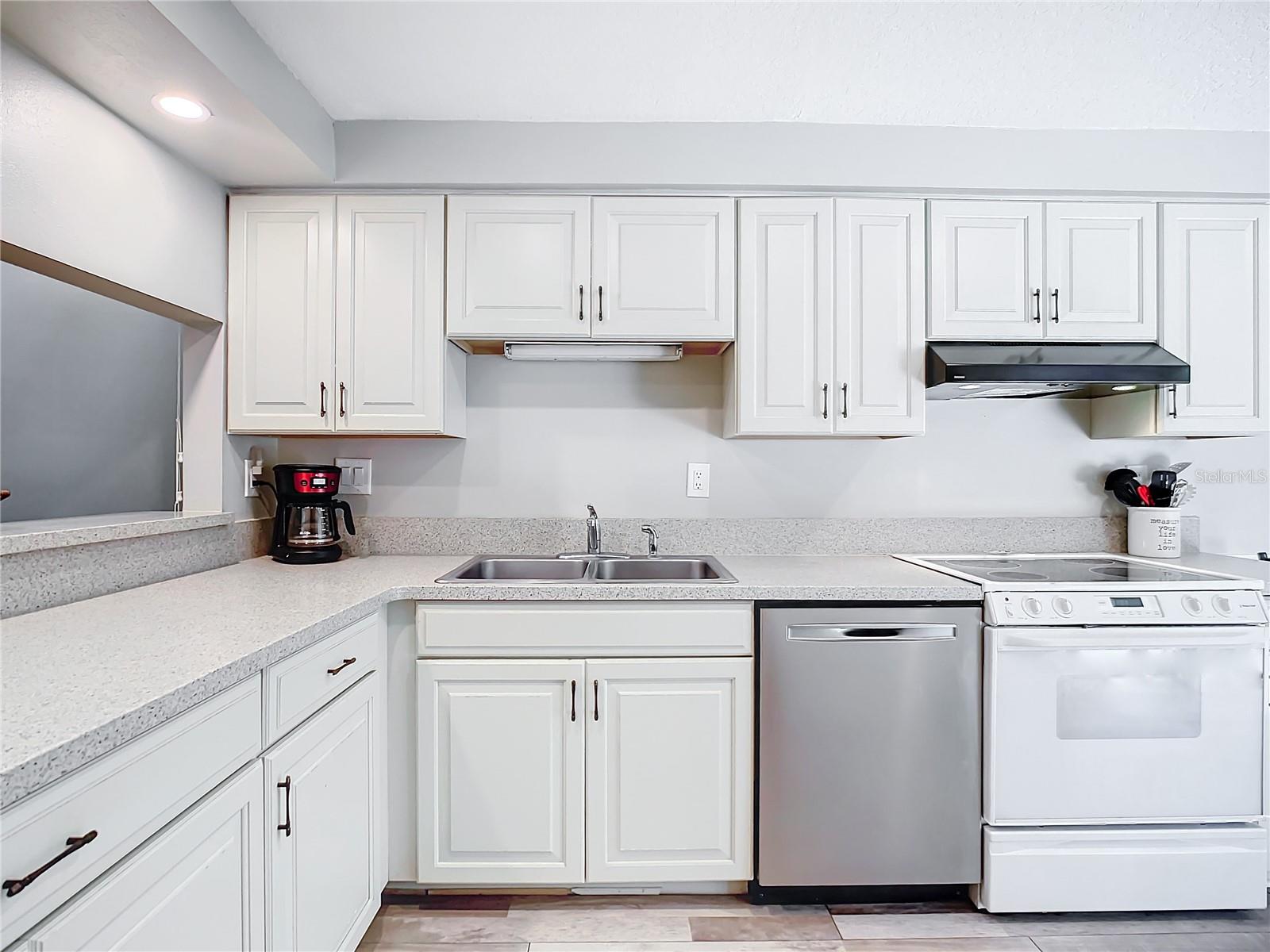 603 WOODRIDGE DR