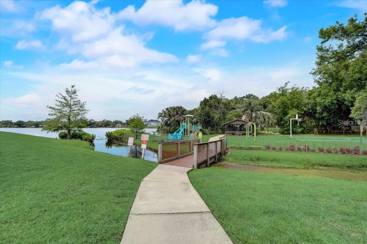 603 WOODRIDGE DR