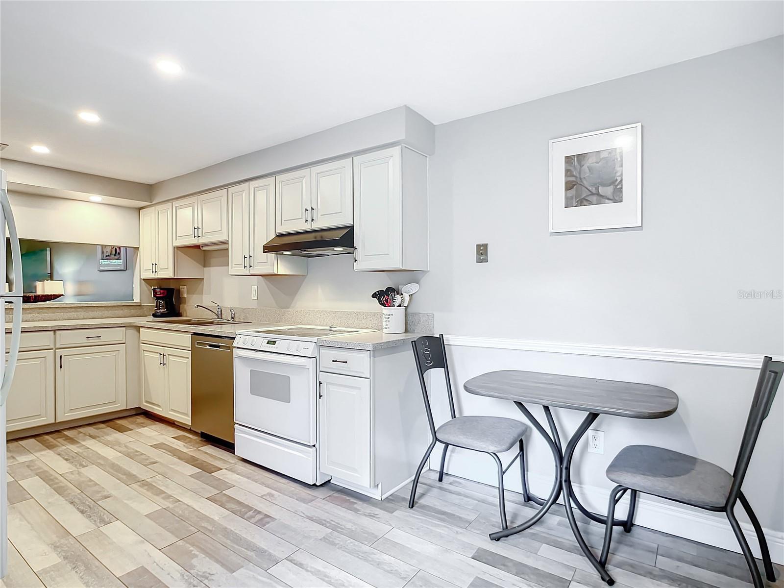 603 WOODRIDGE DR