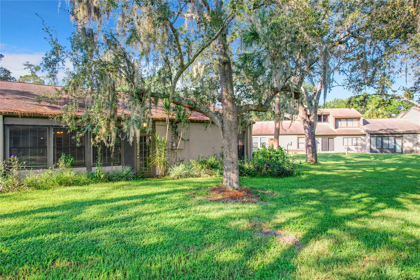 600 WOODRIDGE DR