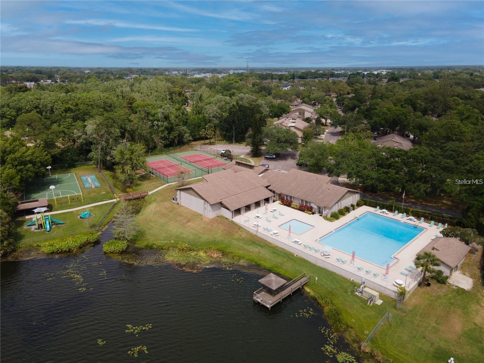 600 WOODRIDGE DR