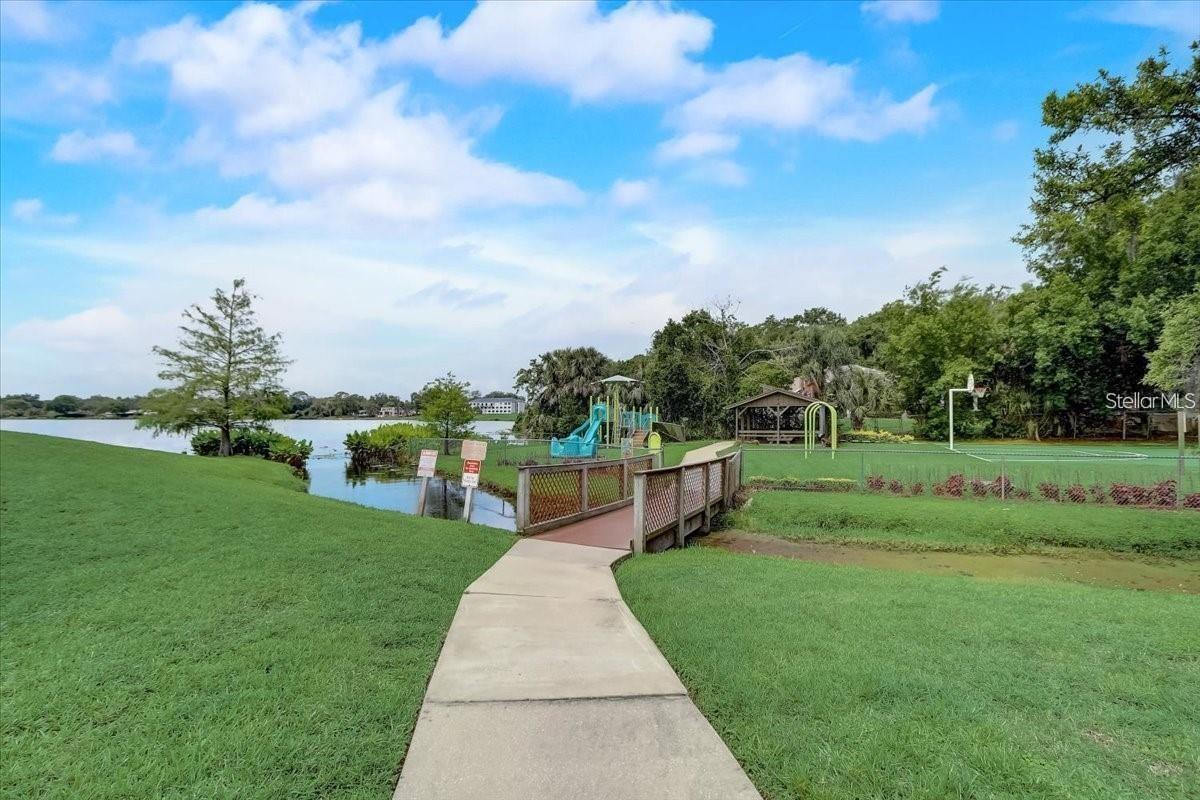 600 WOODRIDGE DR