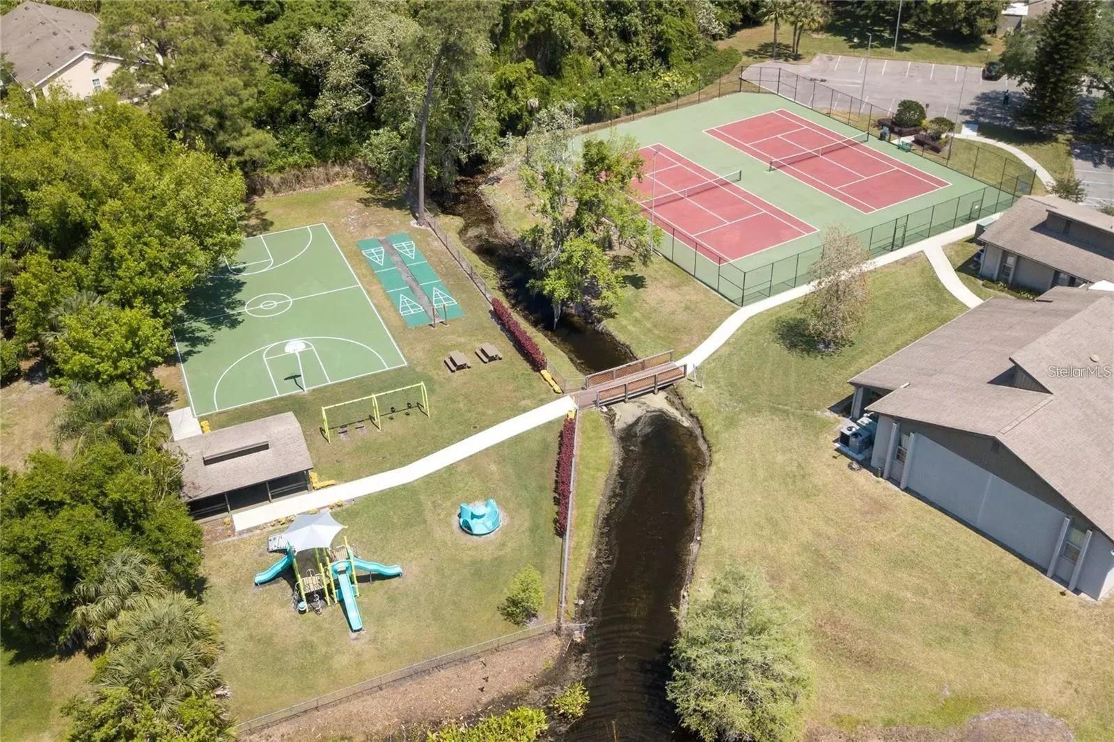 600 WOODRIDGE DR