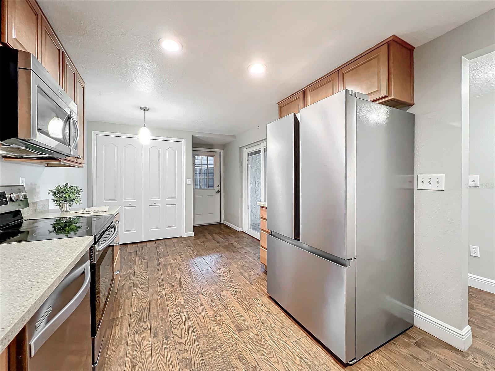 600 WOODRIDGE DR
