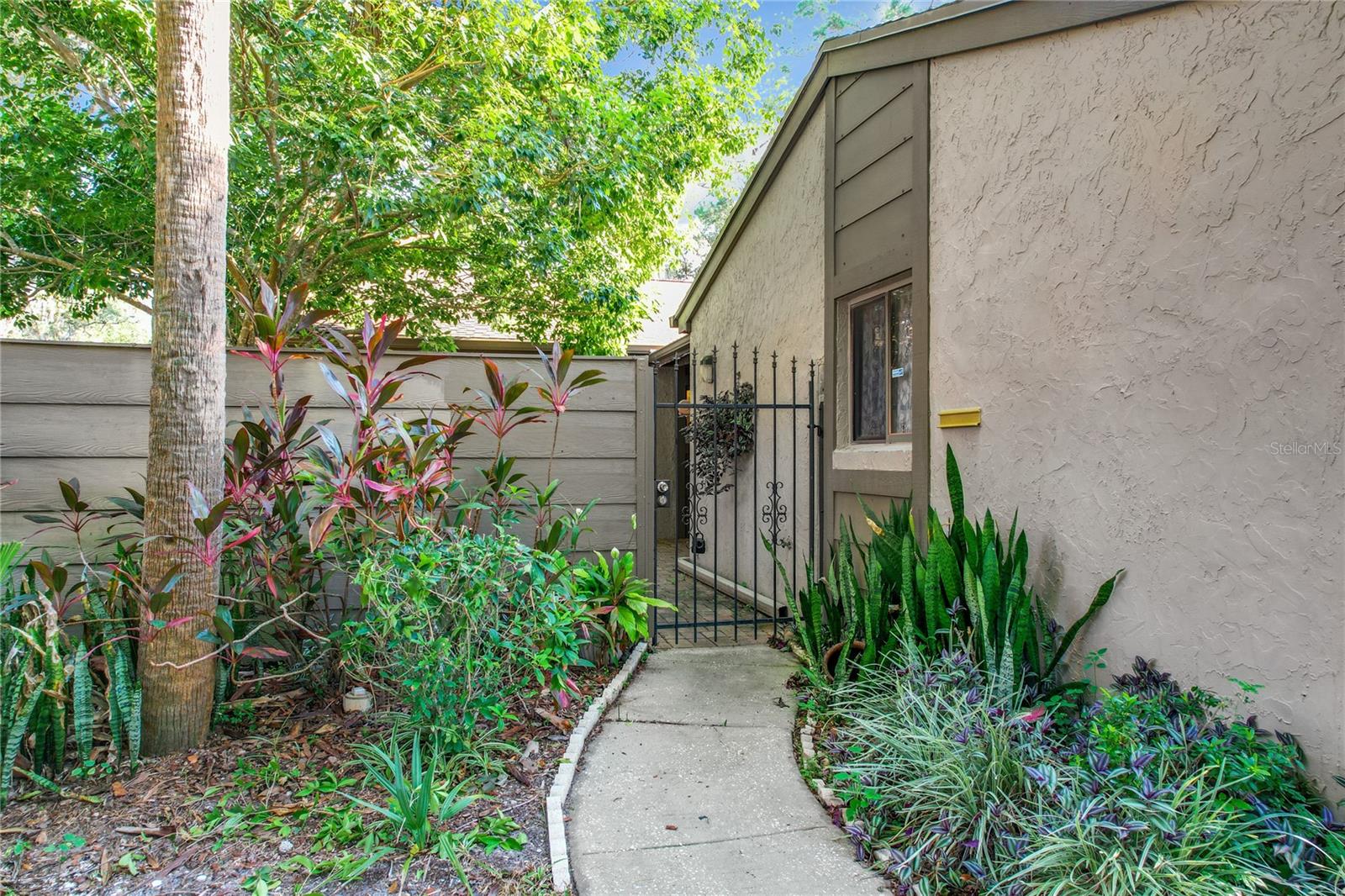 600 WOODRIDGE DR