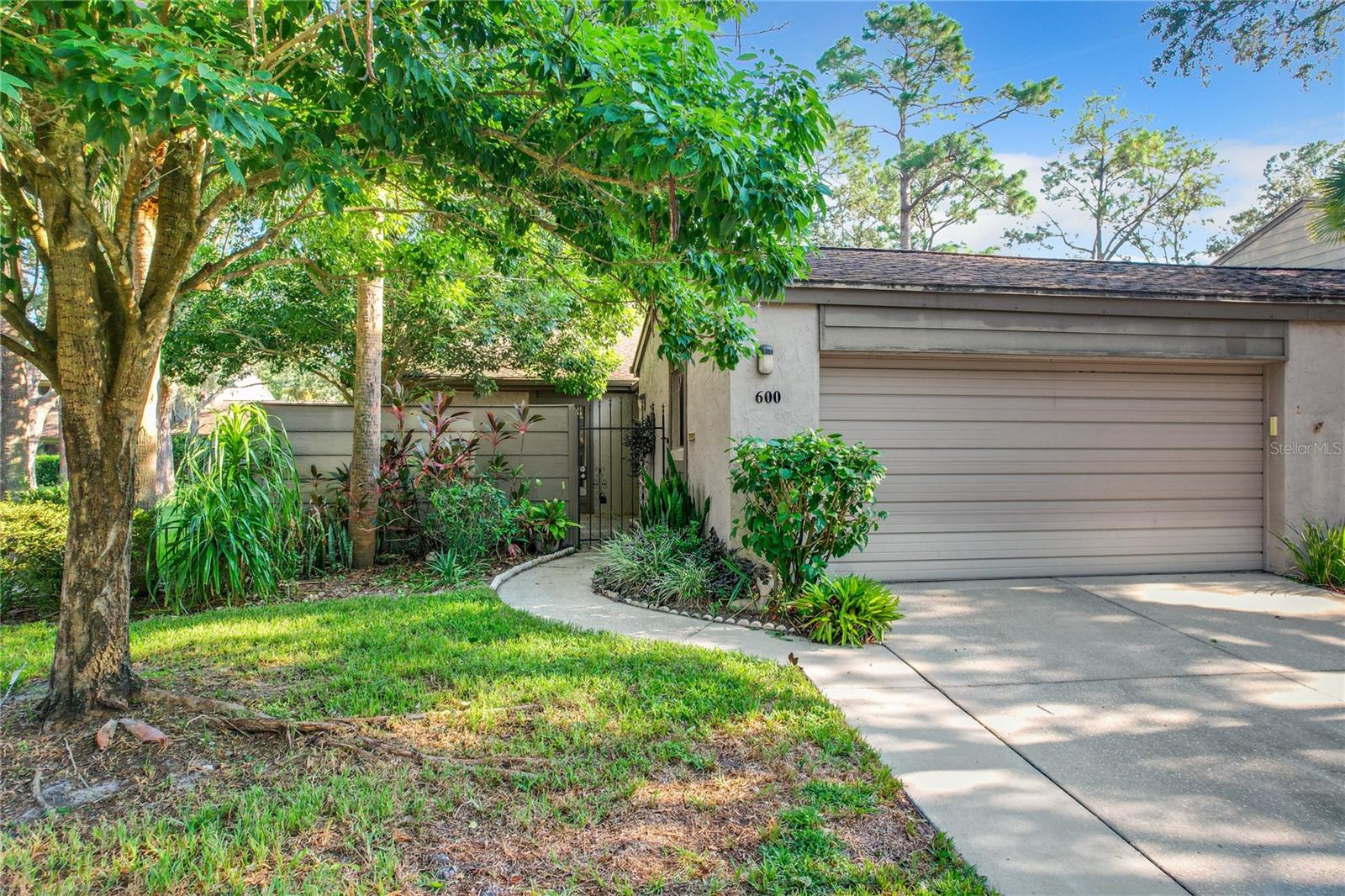 600 WOODRIDGE DR