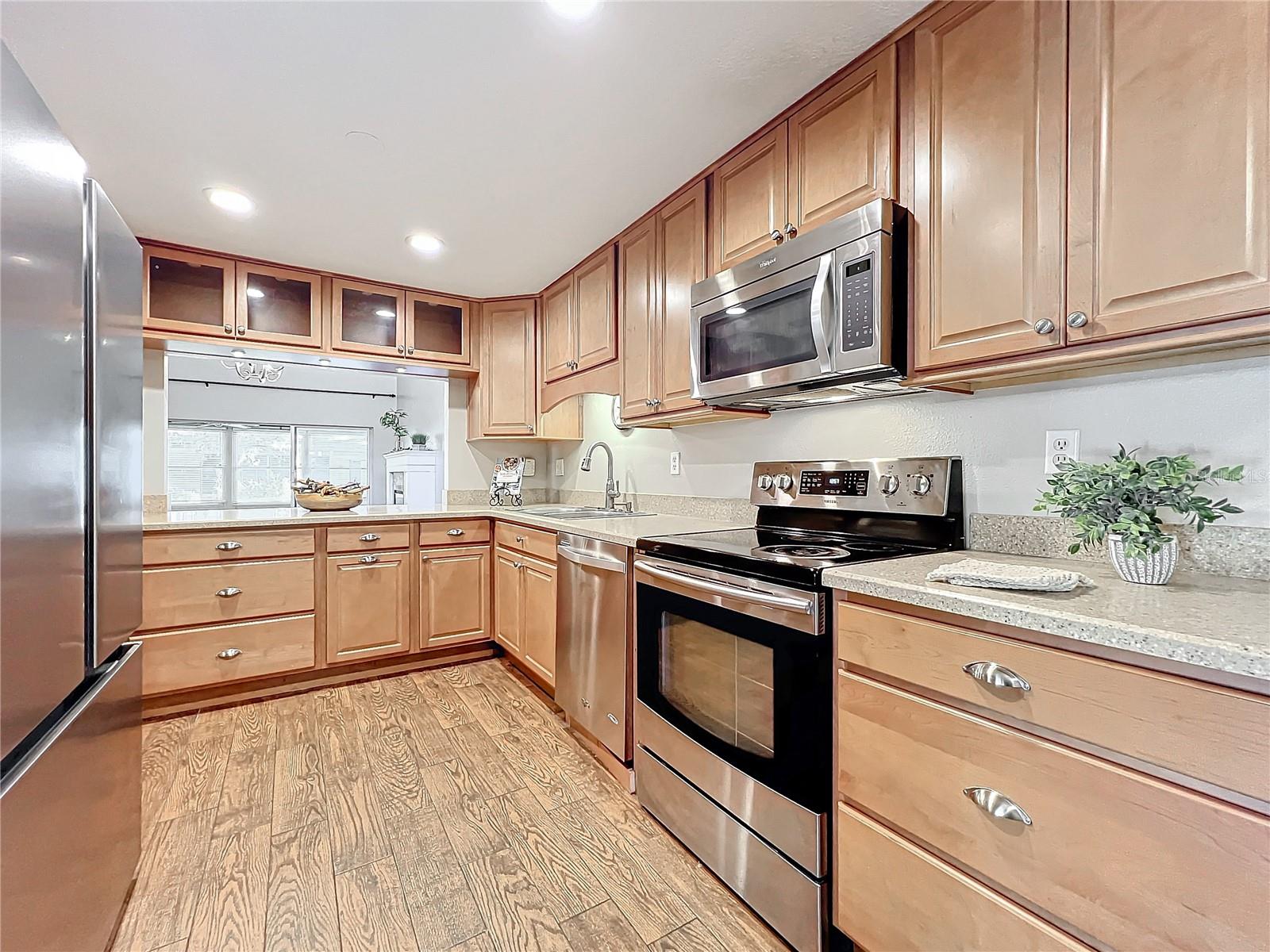 600 WOODRIDGE DR