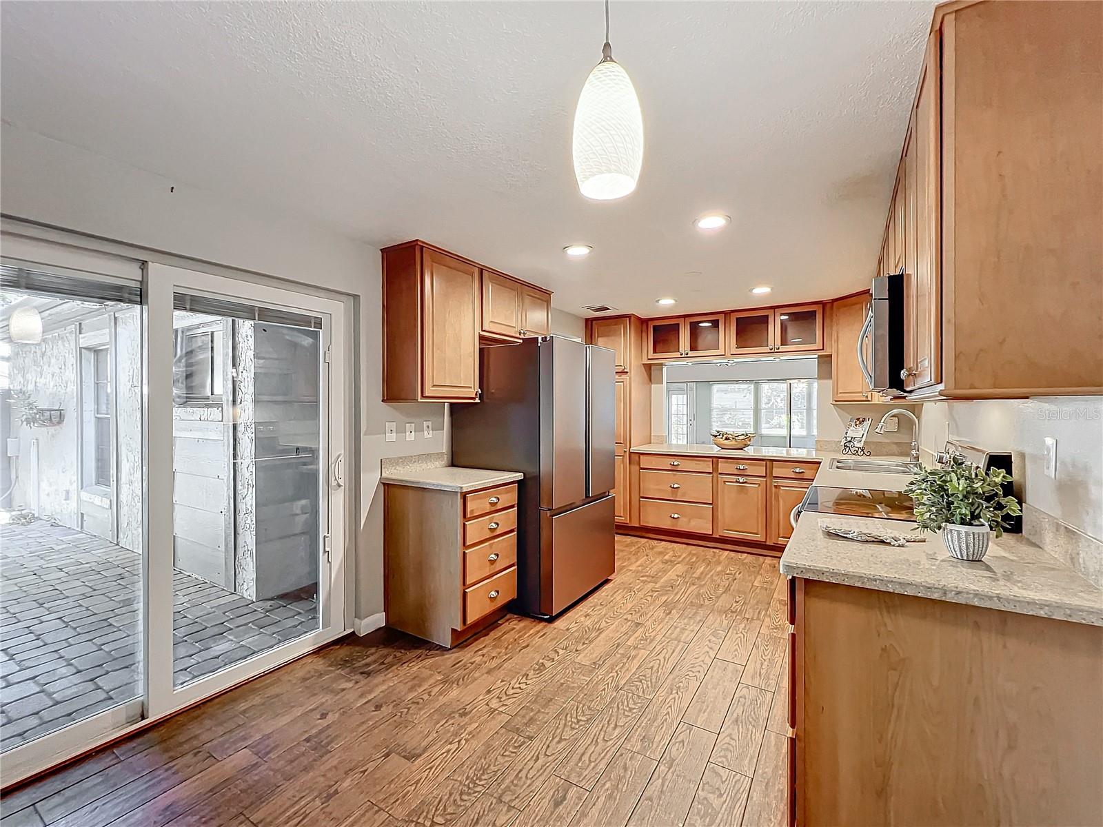 600 WOODRIDGE DR