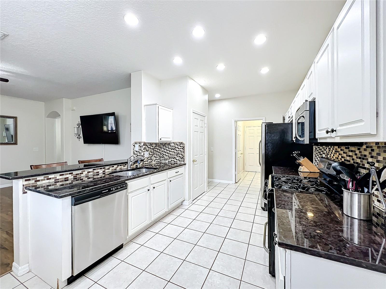 4616 RIVERTON DR