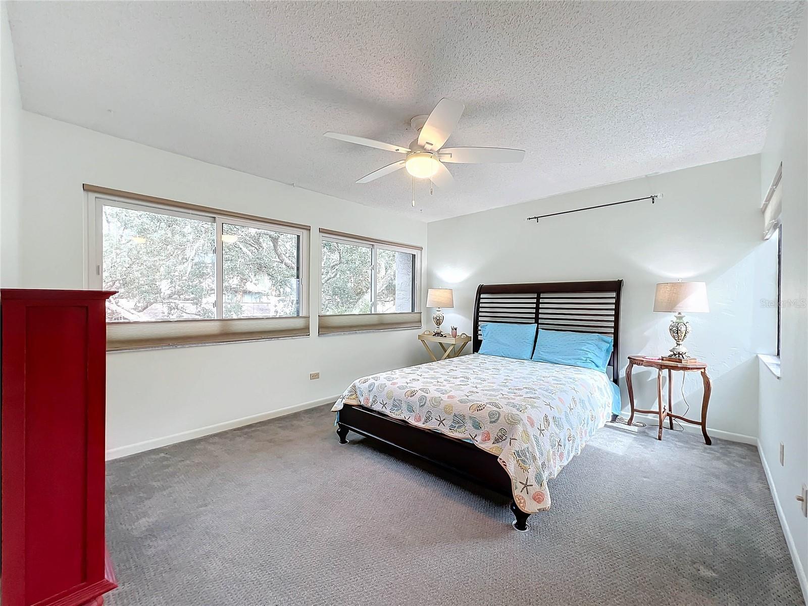615 WOODRIDGE DR