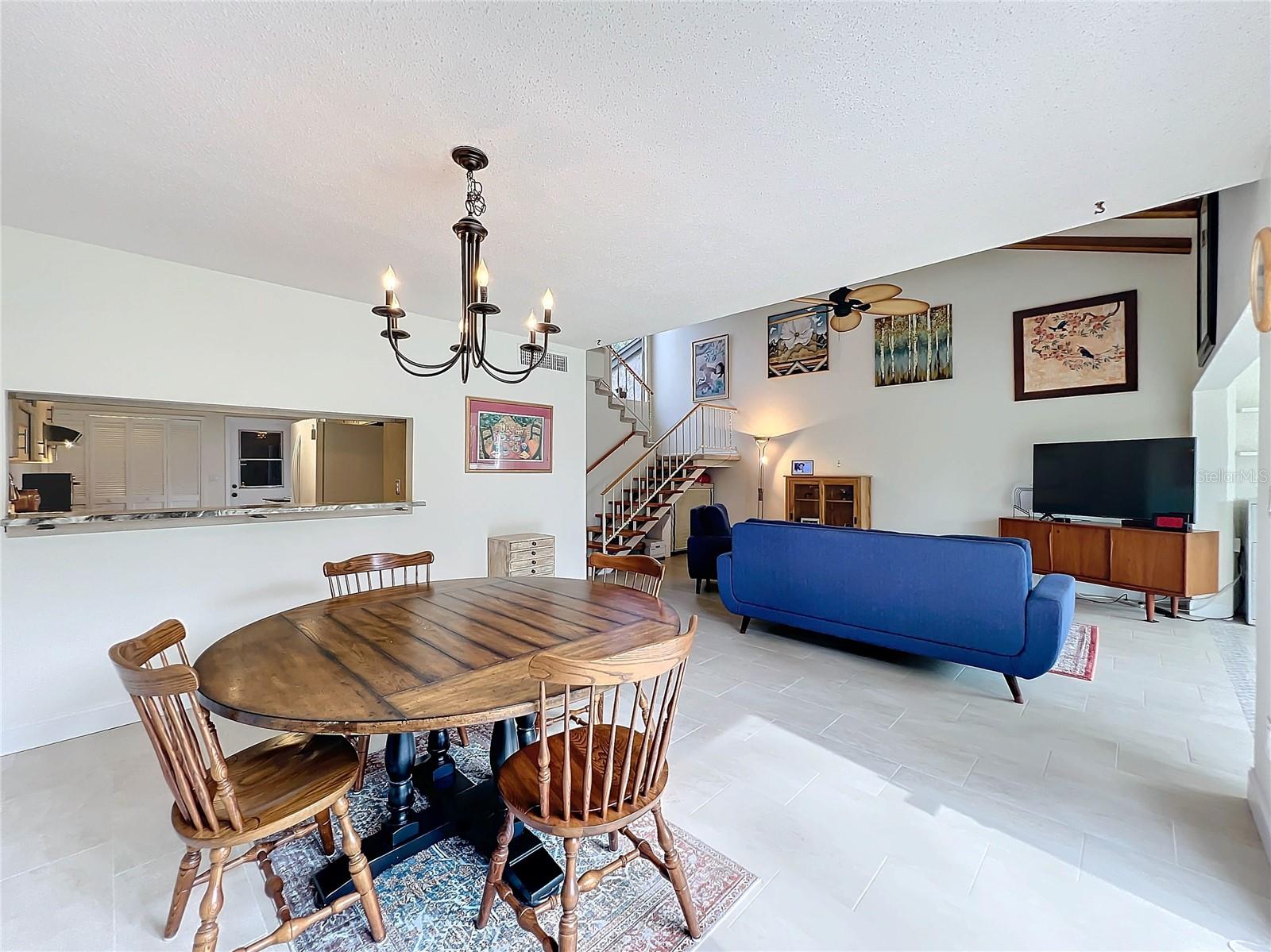 615 WOODRIDGE DR
