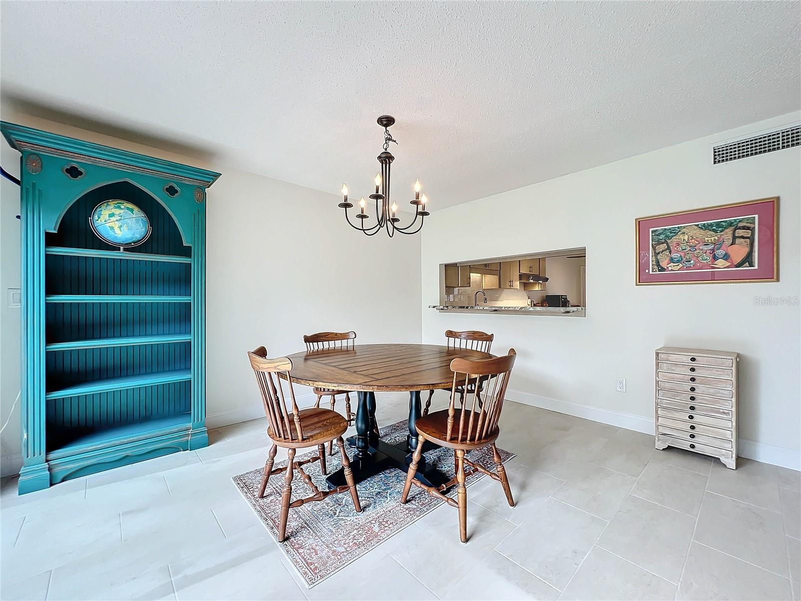 615 WOODRIDGE DR