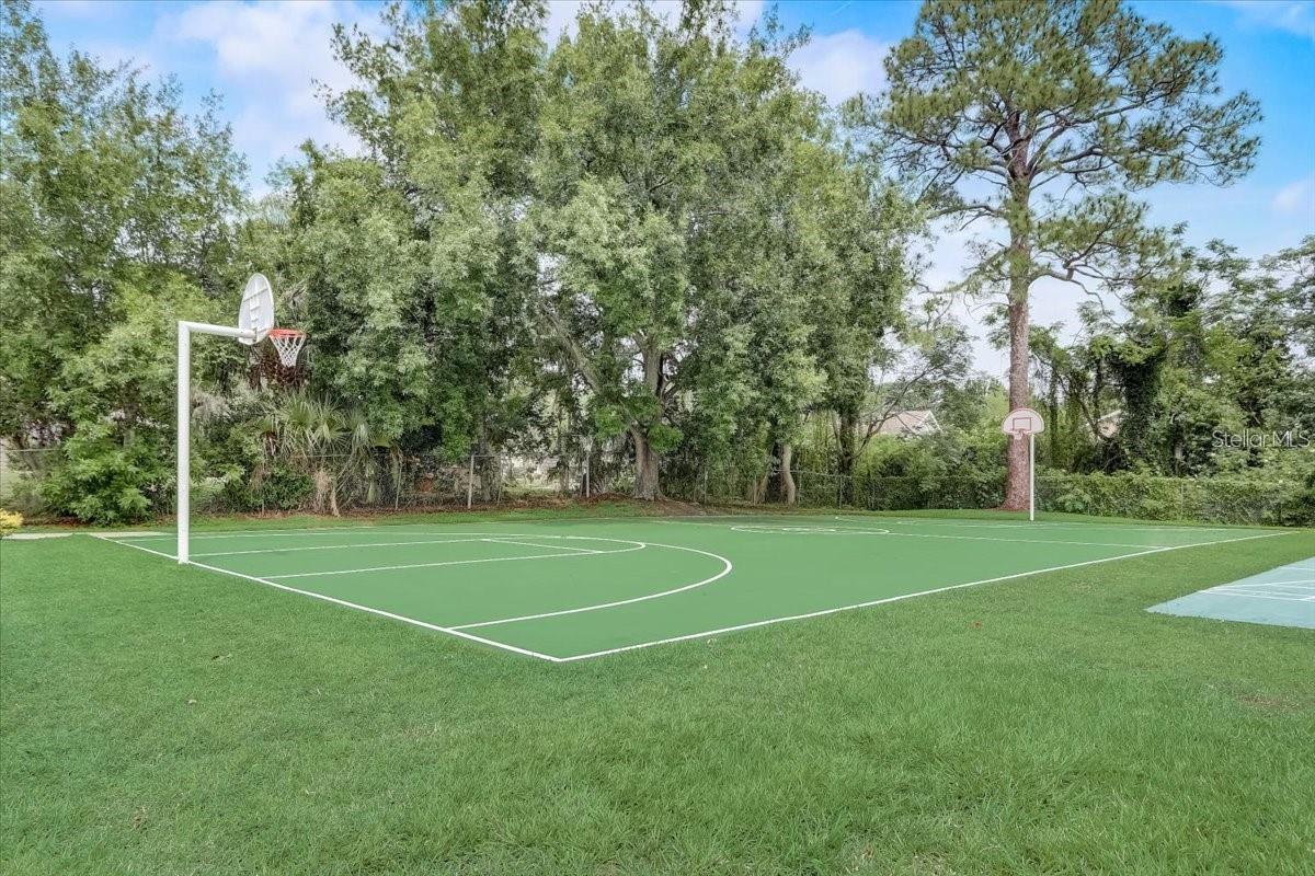 615 WOODRIDGE DR