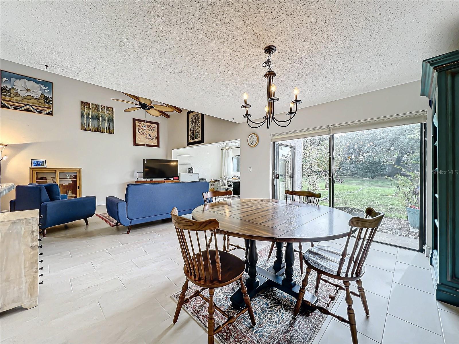 615 WOODRIDGE DR
