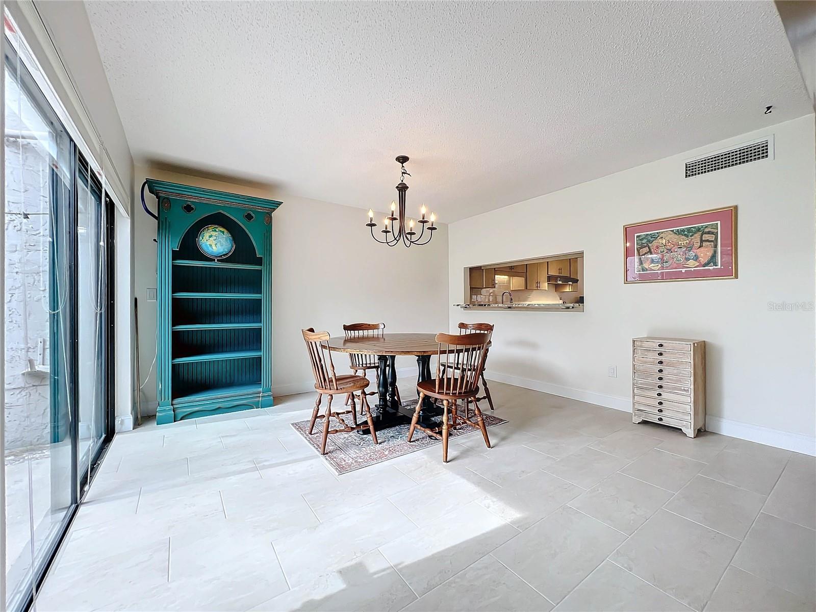 615 WOODRIDGE DR
