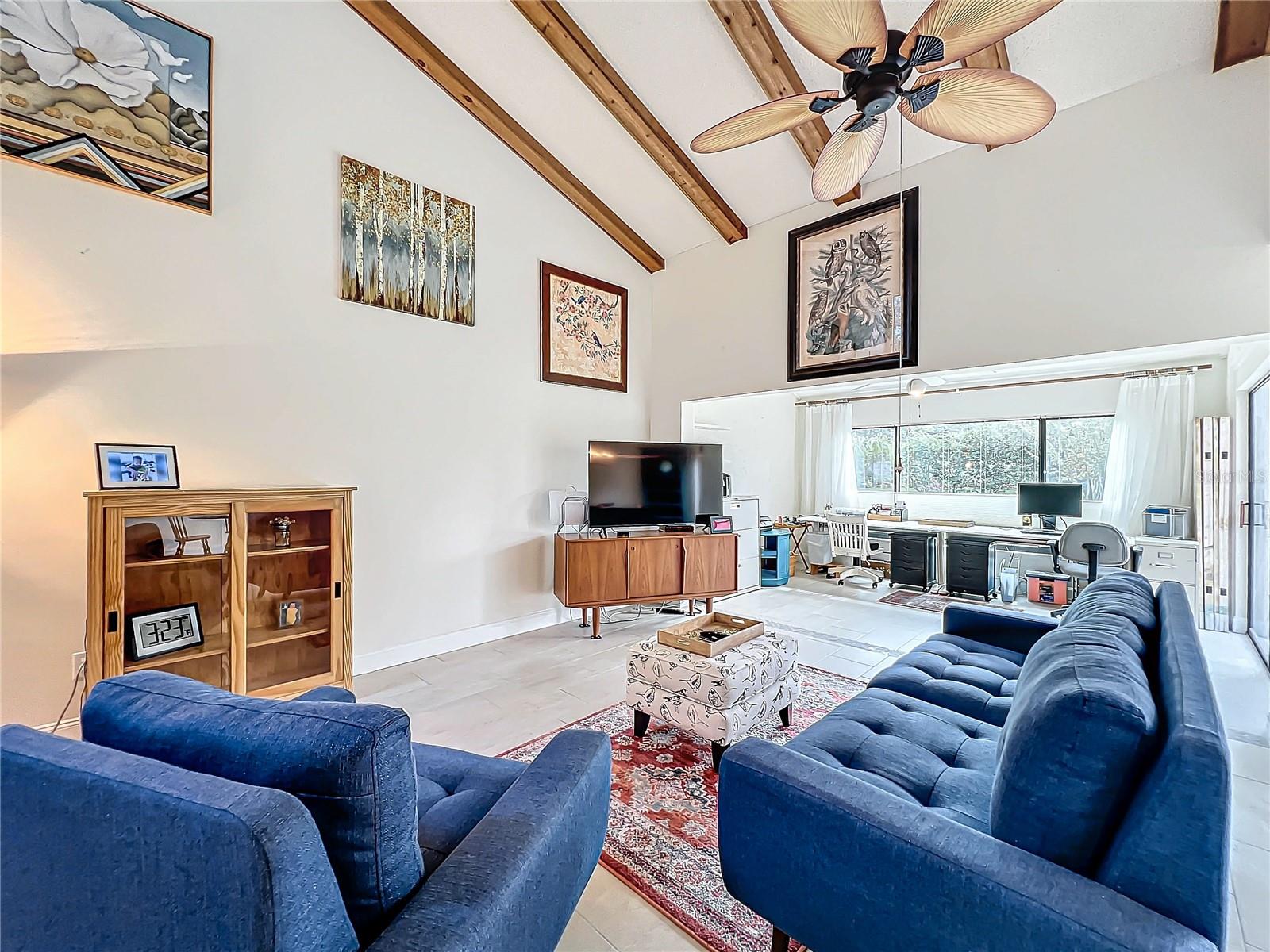 615 WOODRIDGE DR