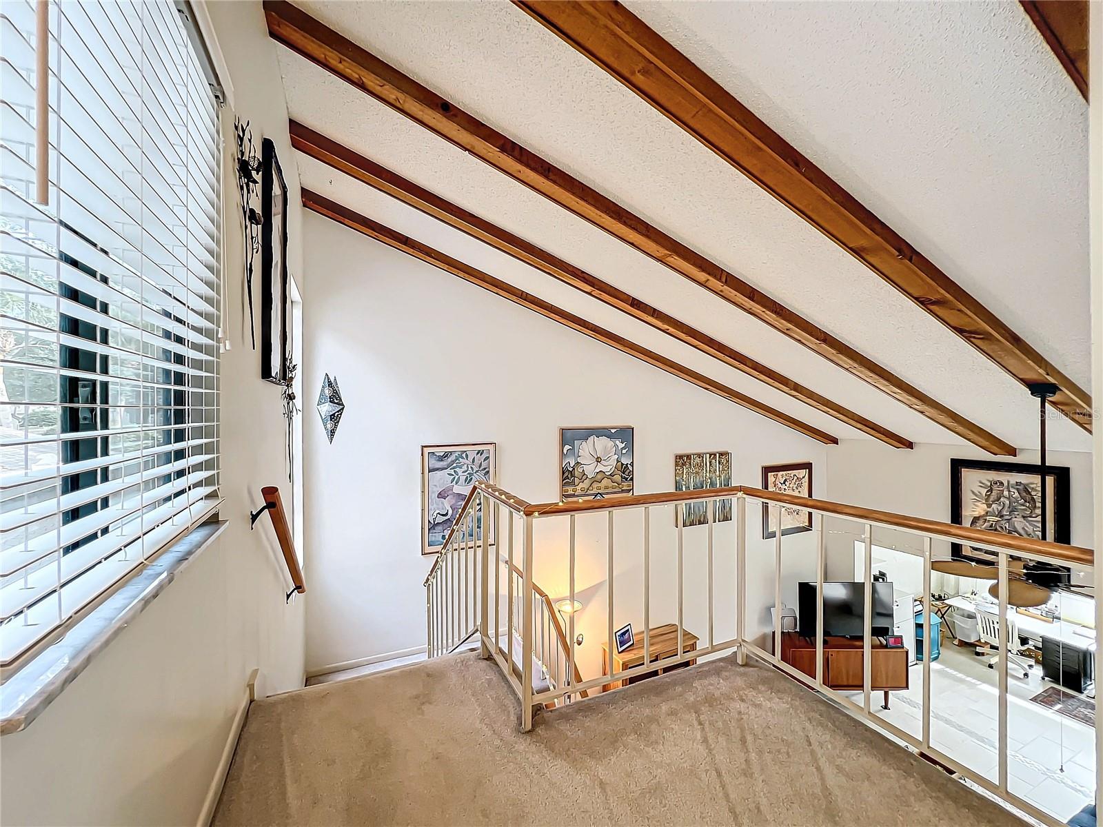 615 WOODRIDGE DR