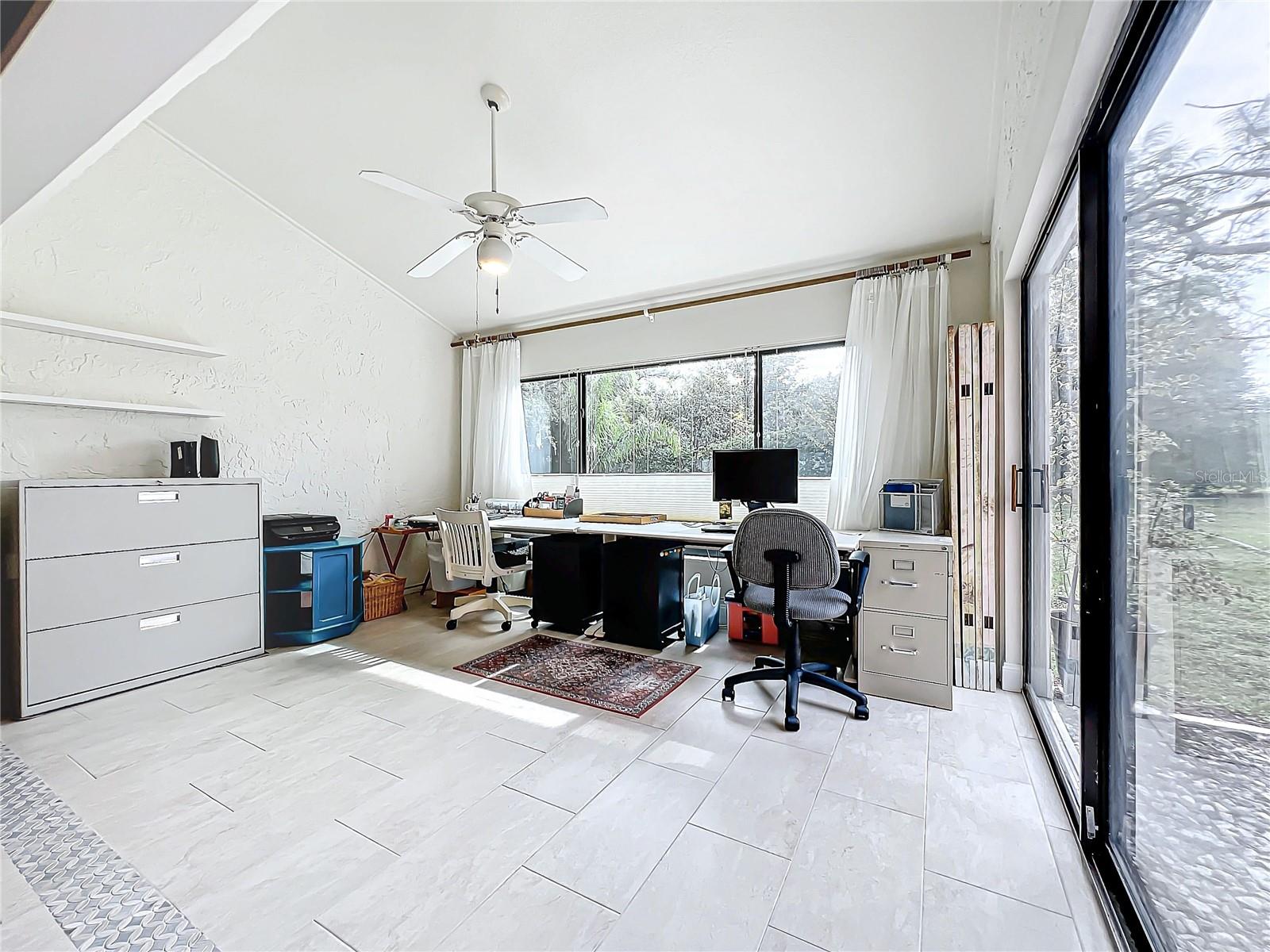 615 WOODRIDGE DR