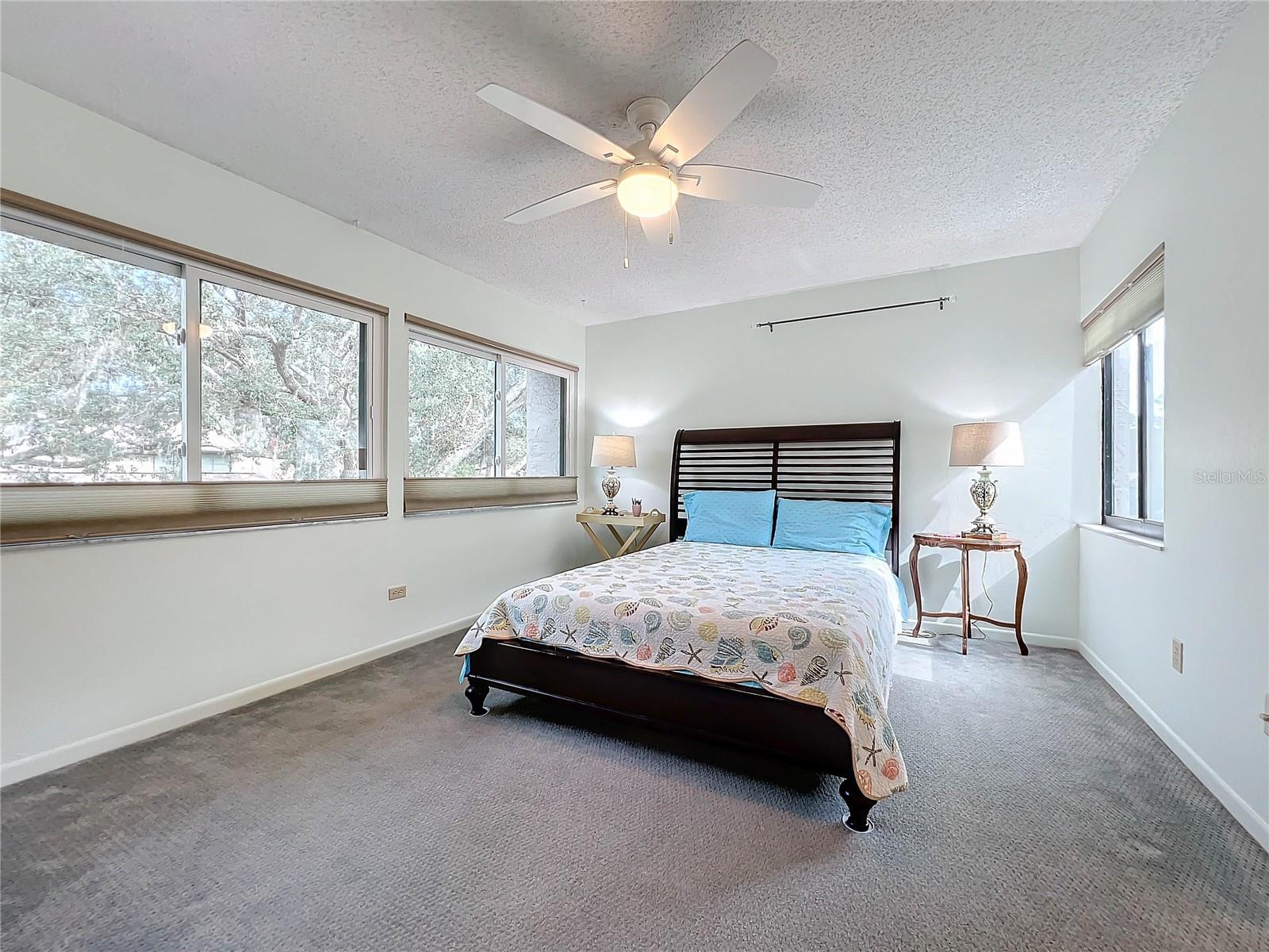 615 WOODRIDGE DR