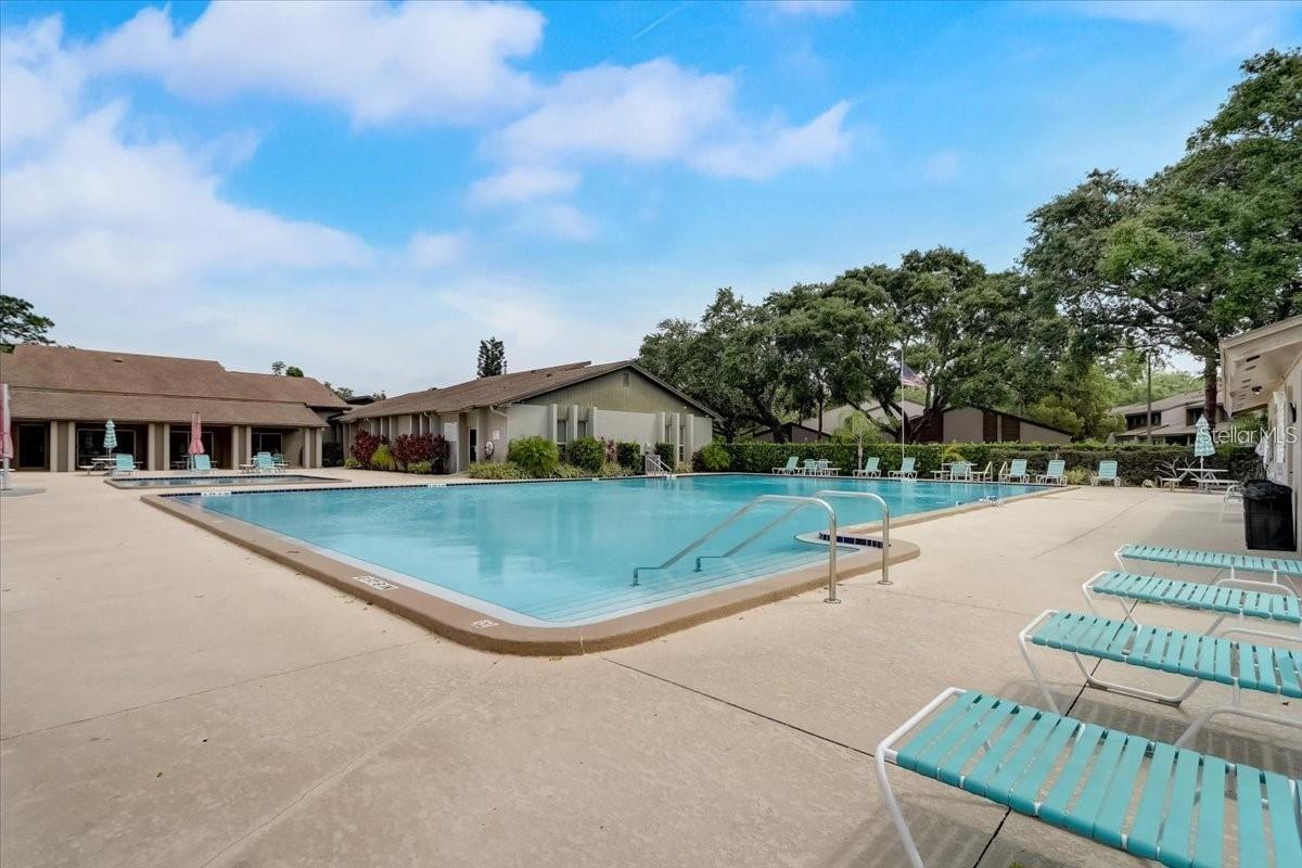 615 WOODRIDGE DR