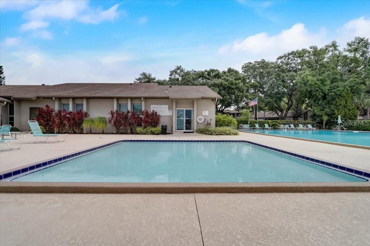 615 WOODRIDGE DR