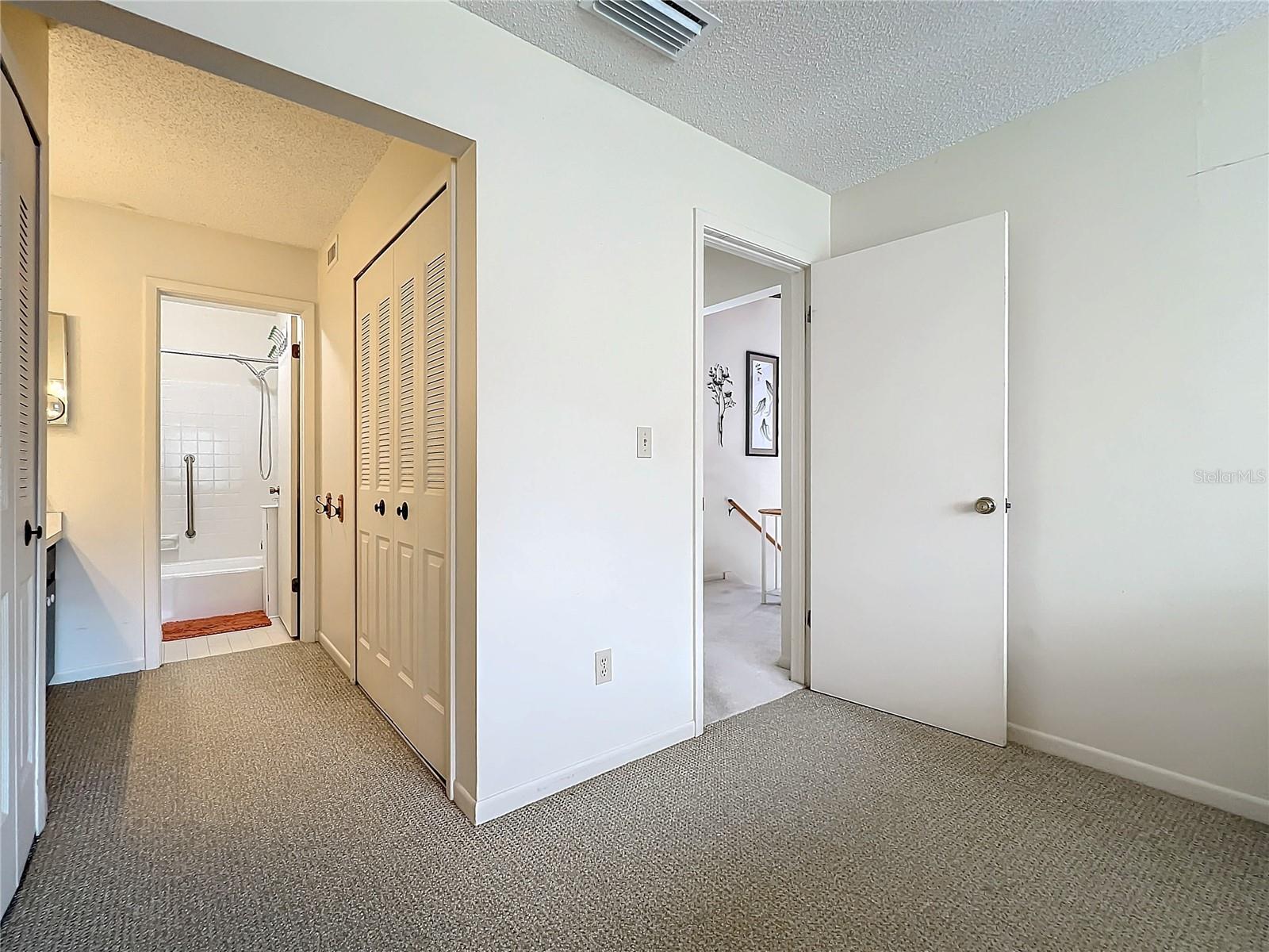 615 WOODRIDGE DR