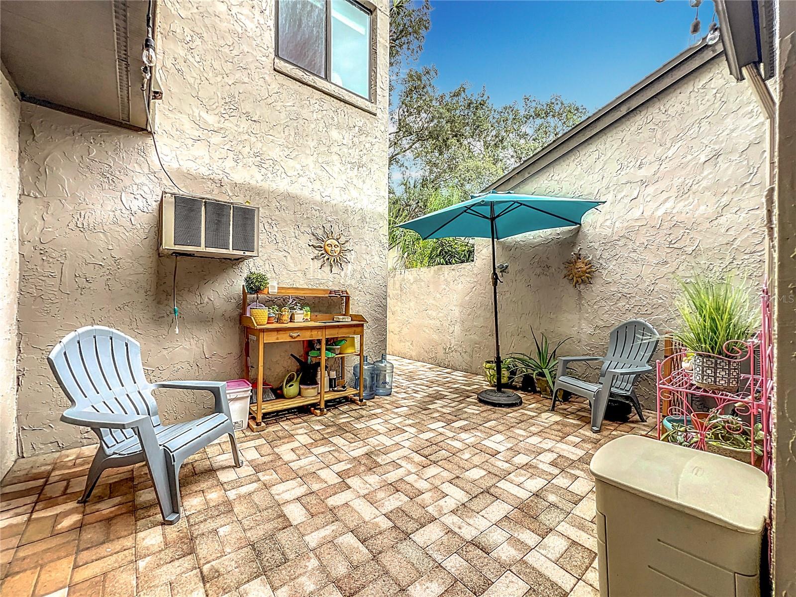 615 WOODRIDGE DR