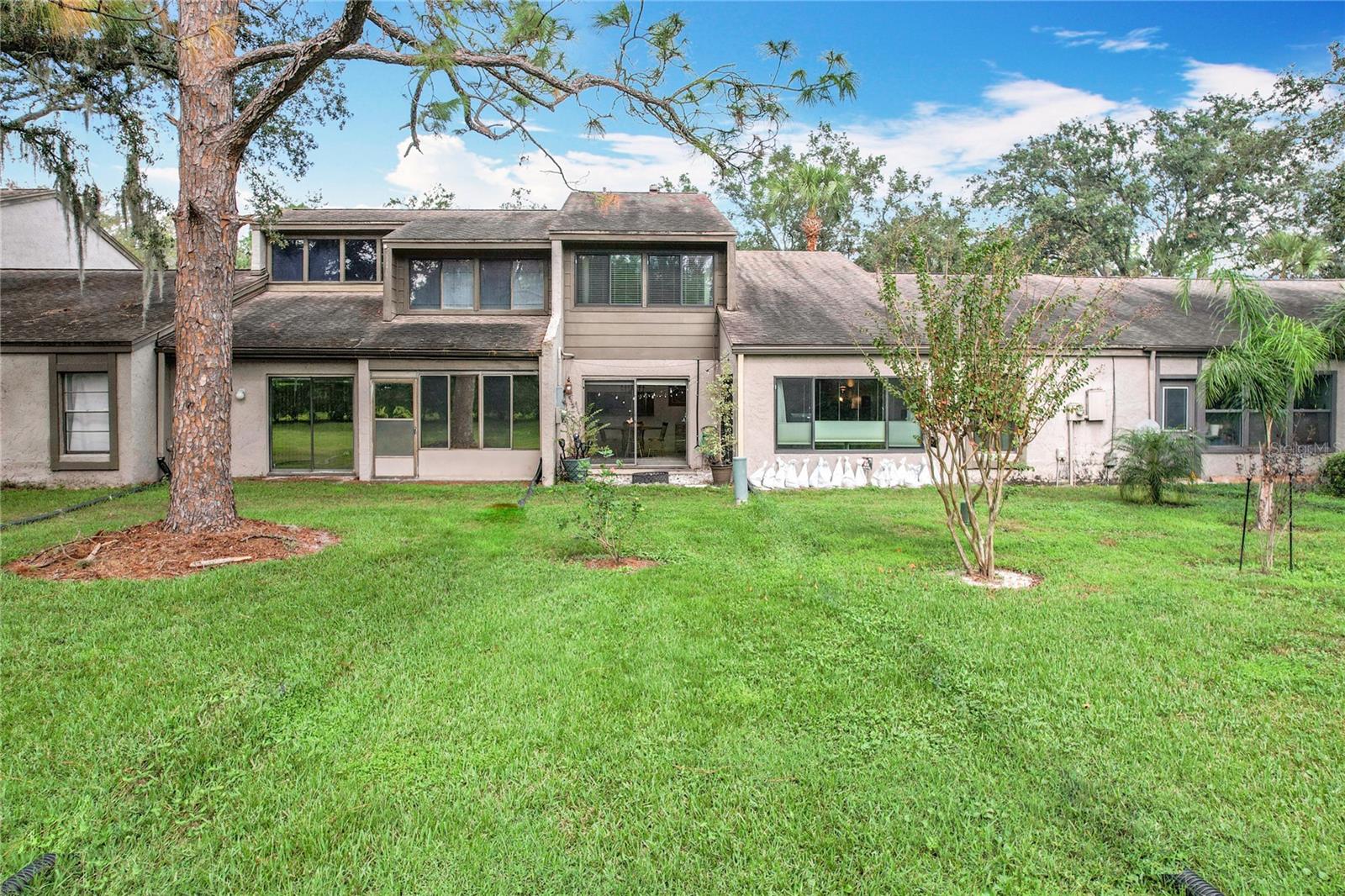 615 WOODRIDGE DR