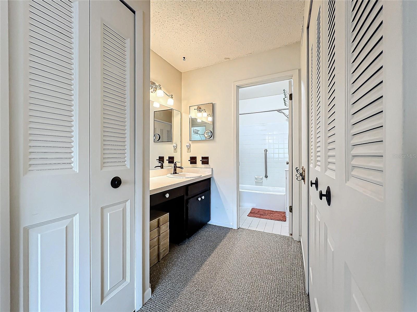 615 WOODRIDGE DR