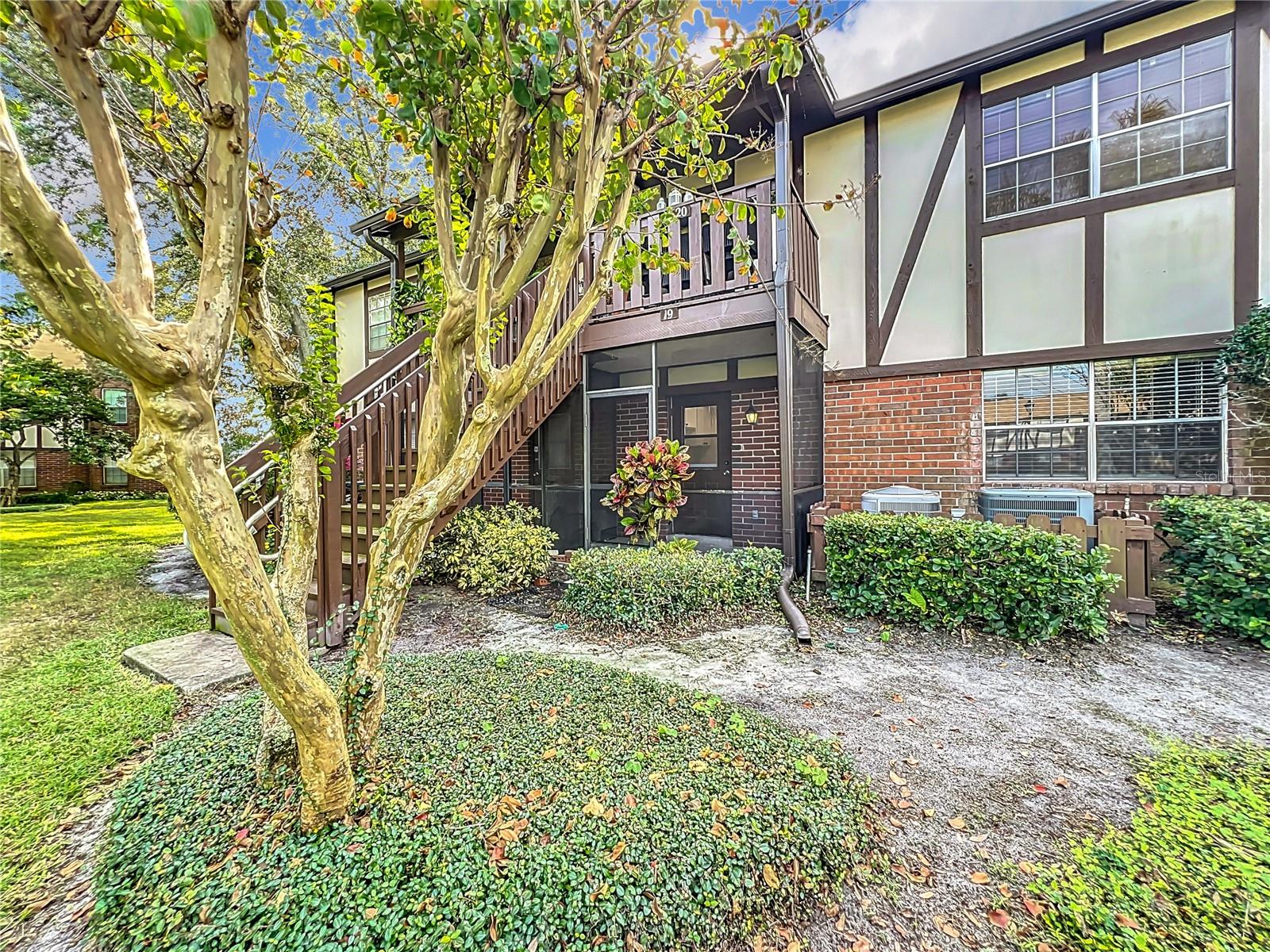 5327 HANSEL AVE #E19