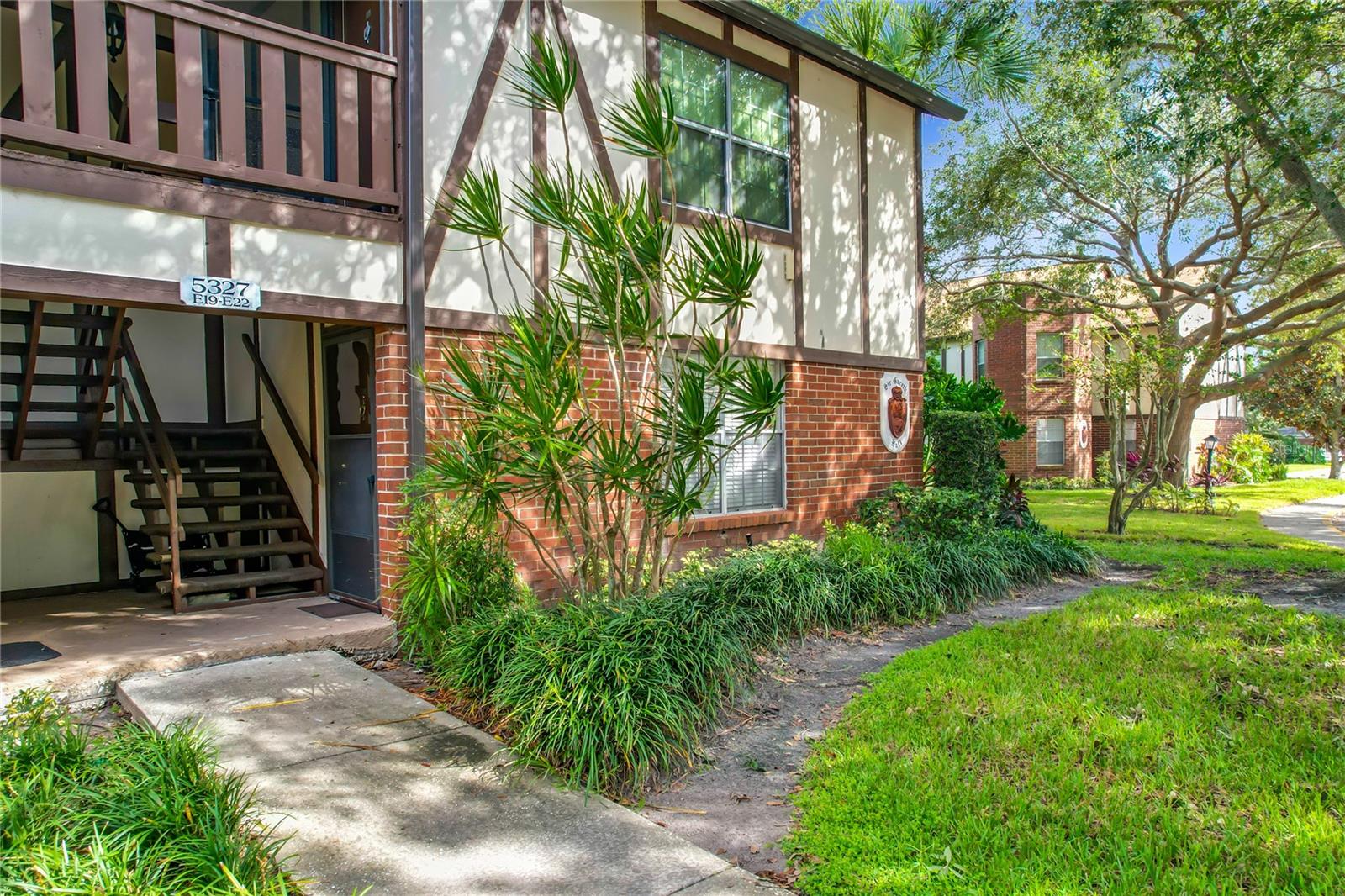 5327 HANSEL AVE #E19
